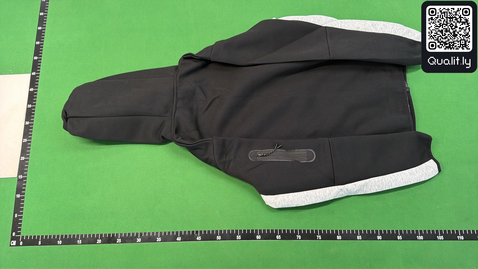 Hoodie QC photo 3 of 320