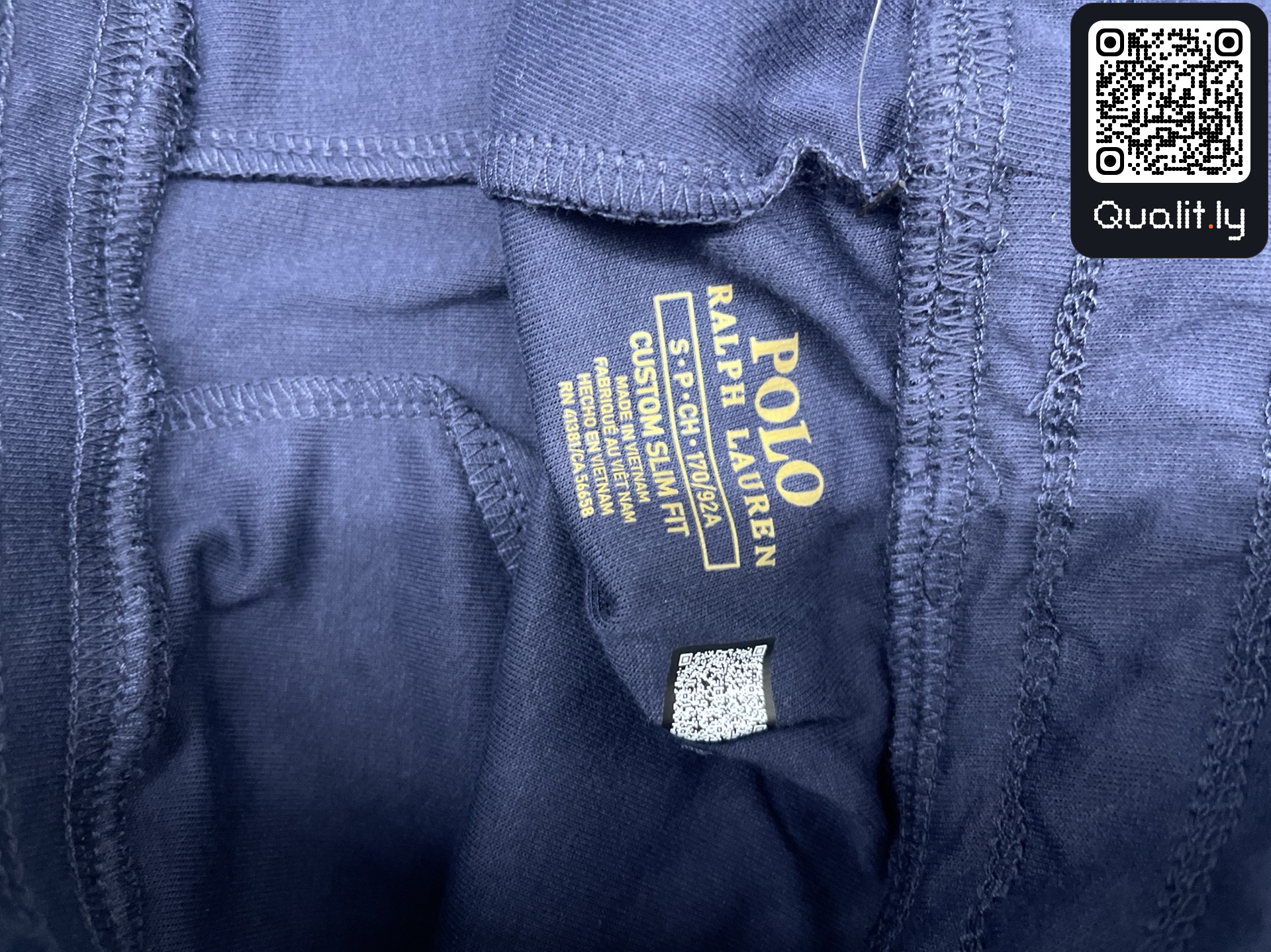 Short — photo QC 1 sur 150