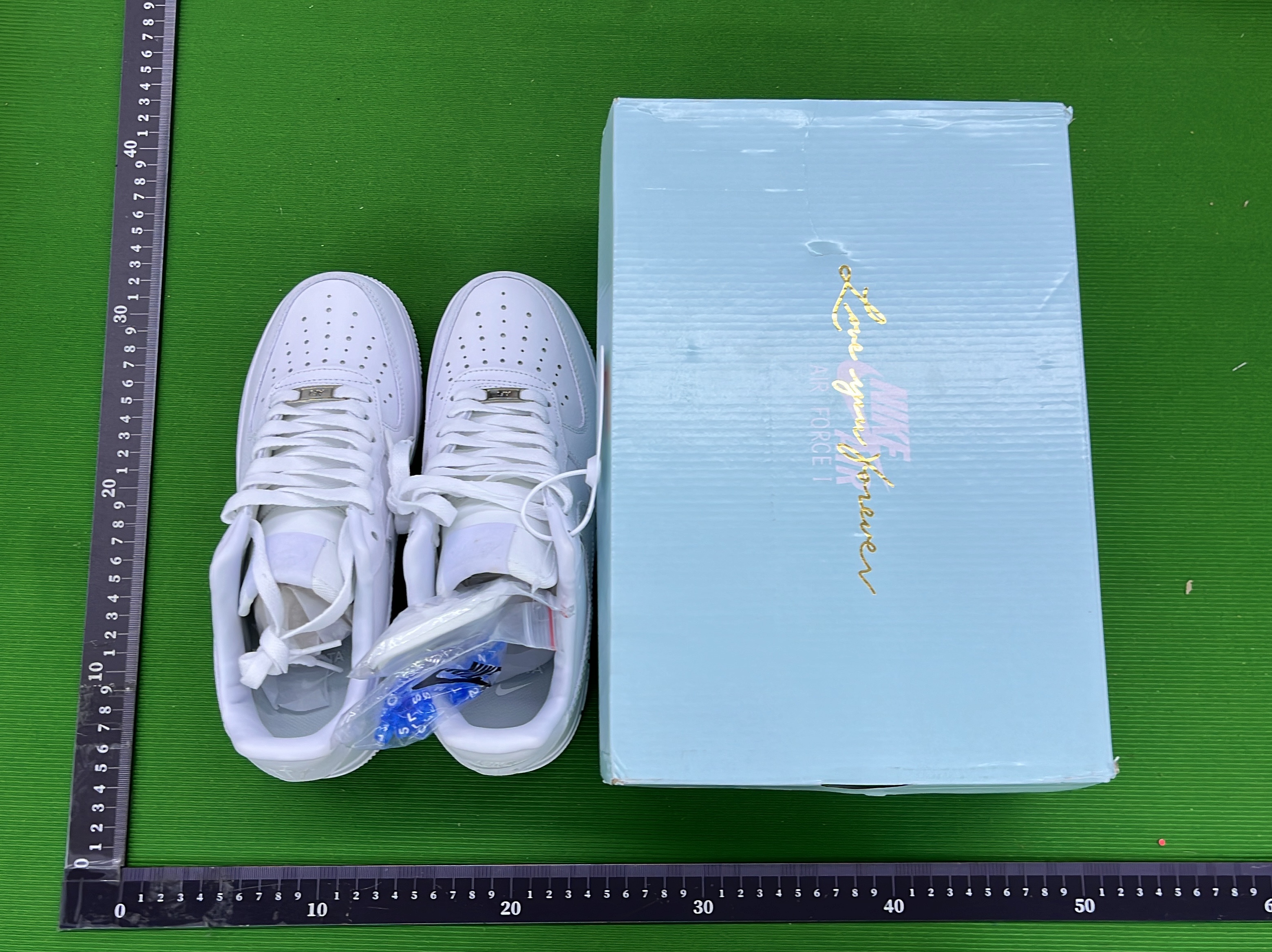 Sneakers — QC-foto 1 av 6