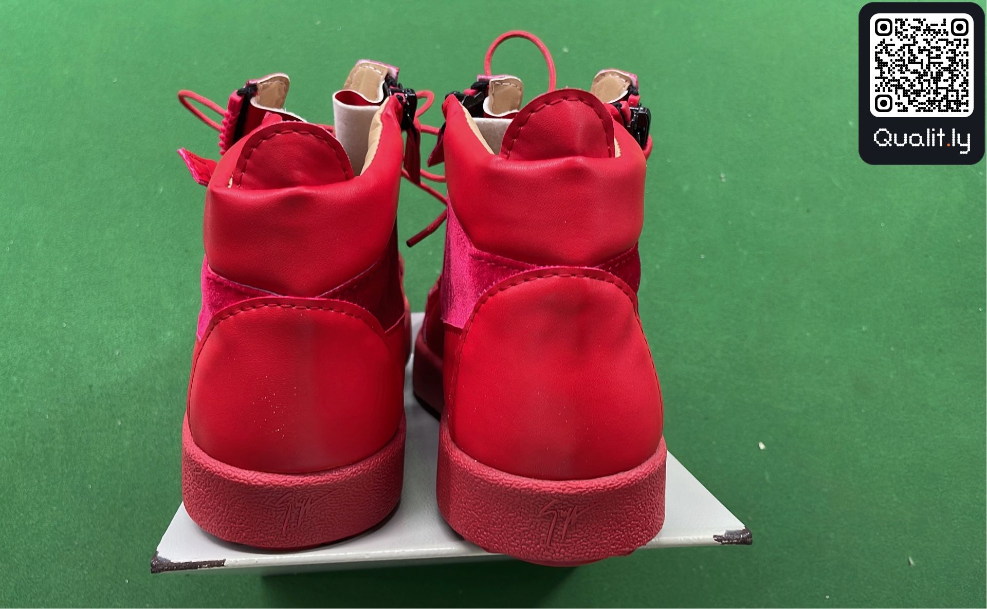 Sneakers QC photo 3 of 118