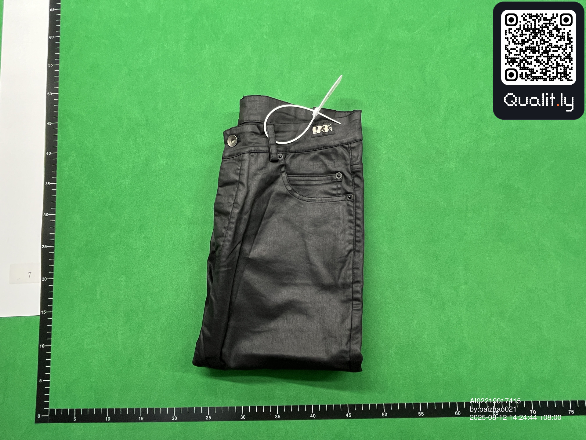 Jeans — QC-foto 1 av 4