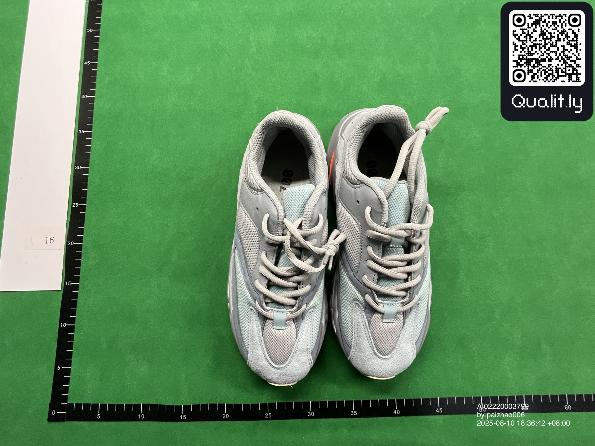 Sneakers — foto QC 1 di 18