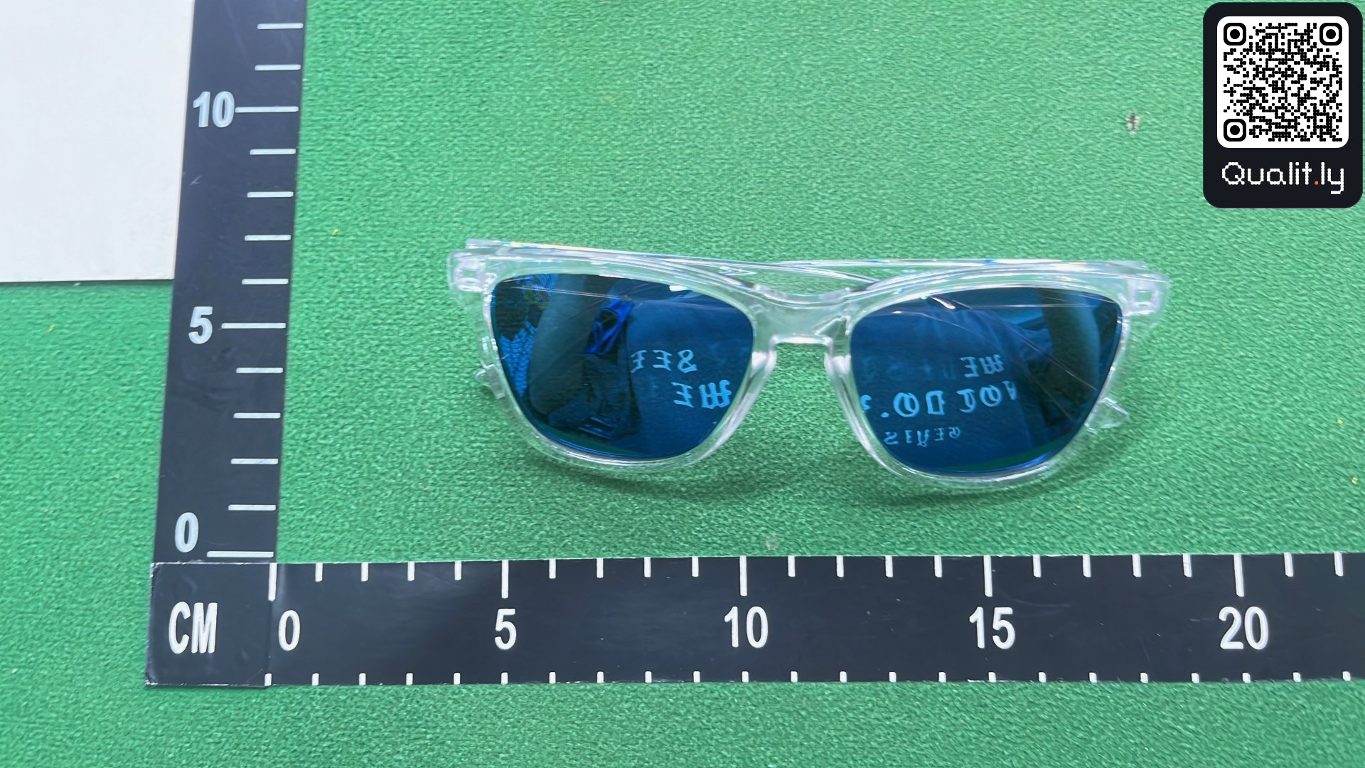 Sonnenbrille — QC-Foto 1 von 3