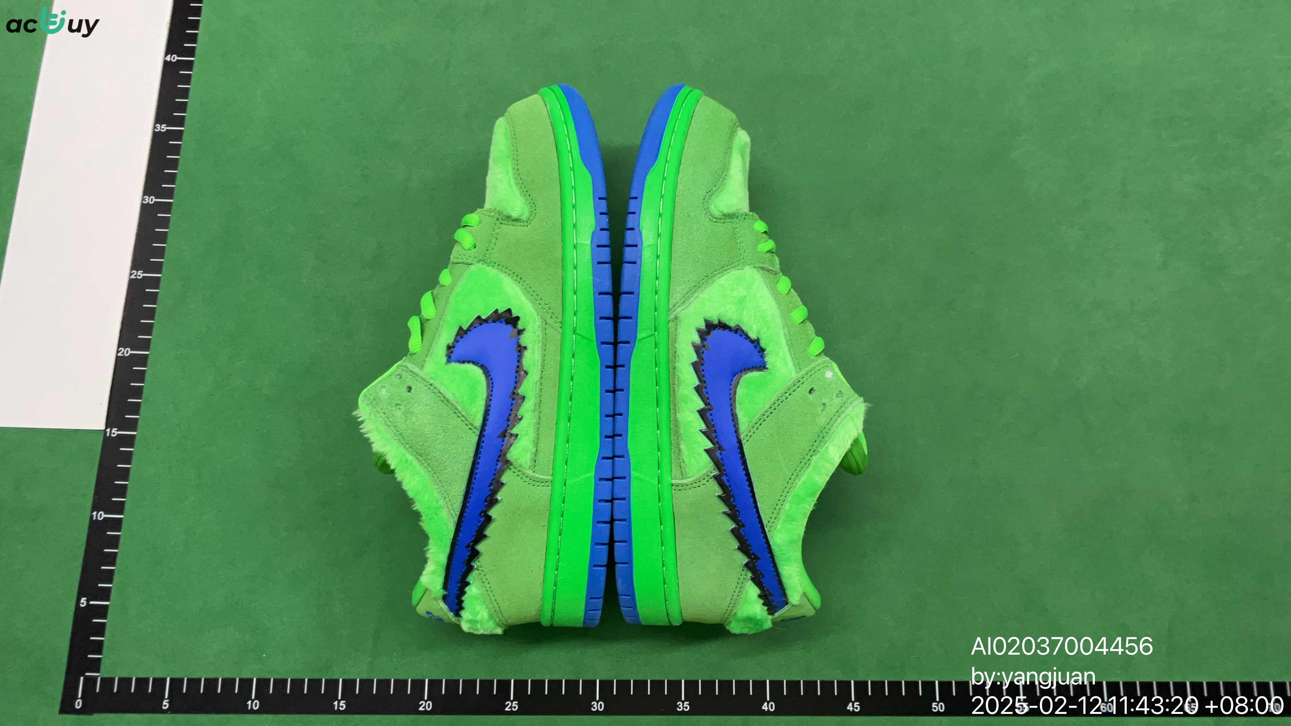 Sneakers QC photo 2 of 10