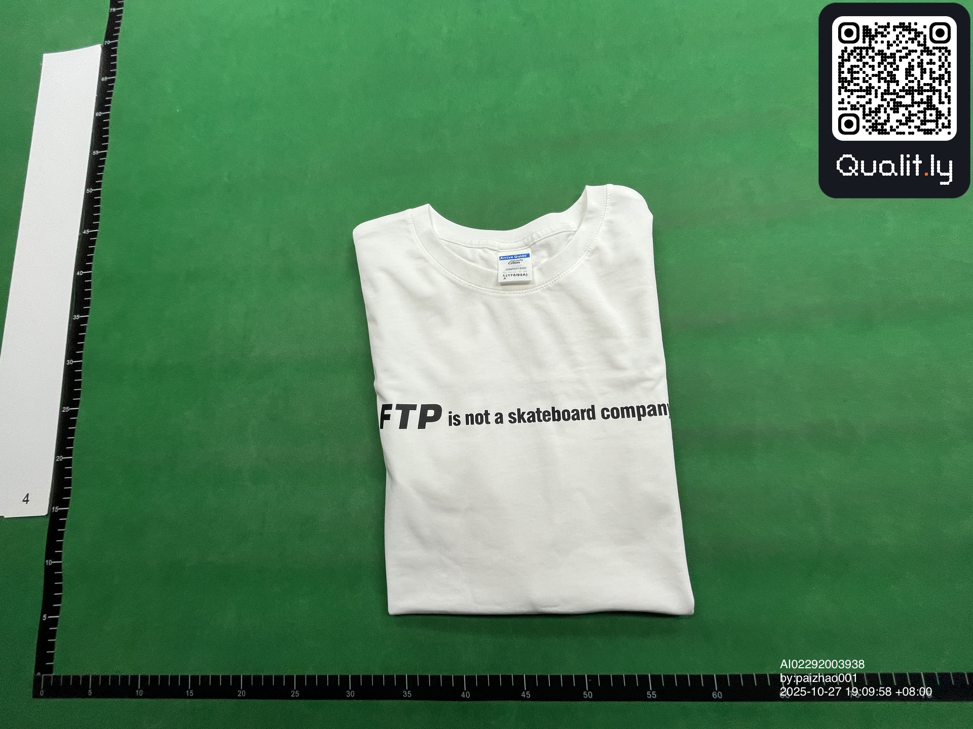 T-shirt — photo QC 1 sur 4