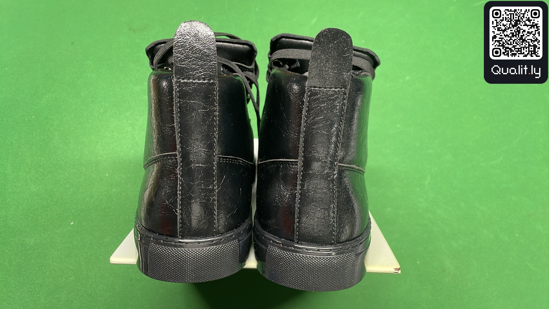 Sneakers QC photo 3 of 6