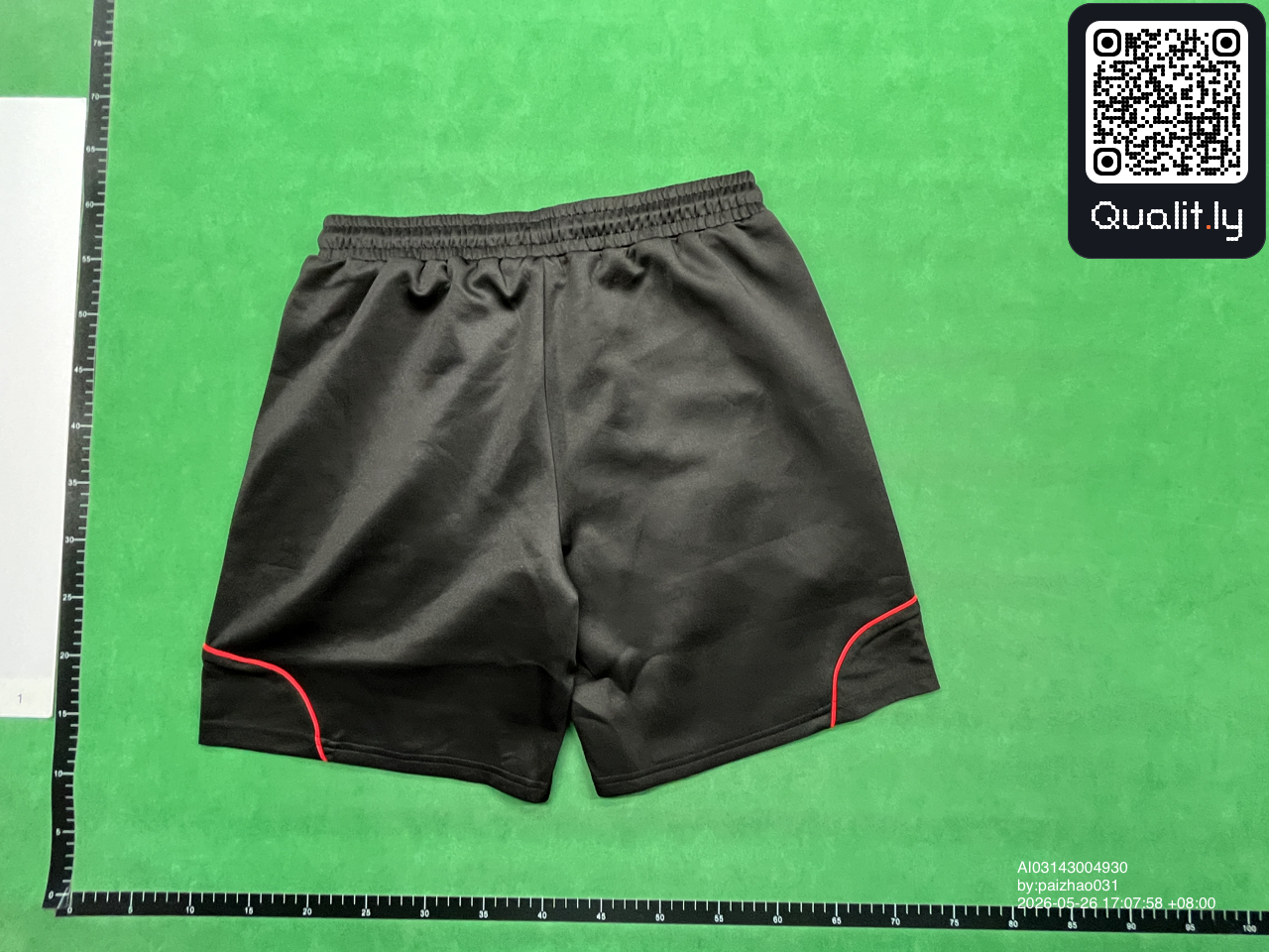 Pantaloni scurți — fotografie QC 2 din 4