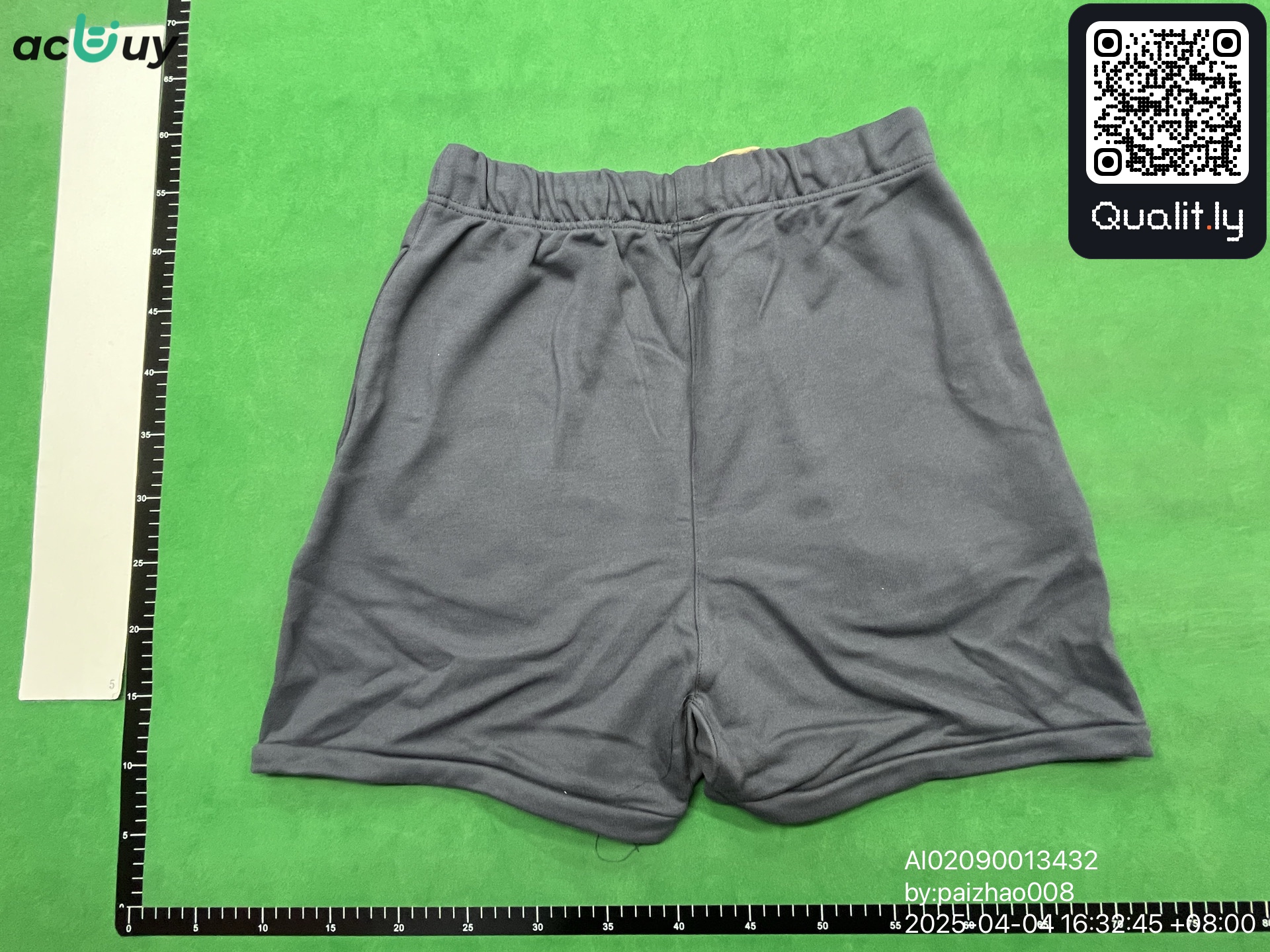 Shorts QC photo 2 of 17