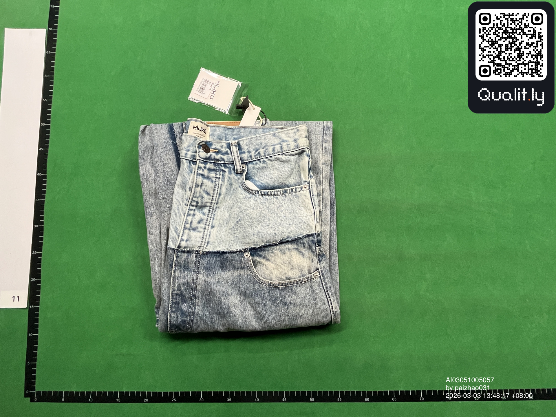 Jeans — QC-foto 1 van 12