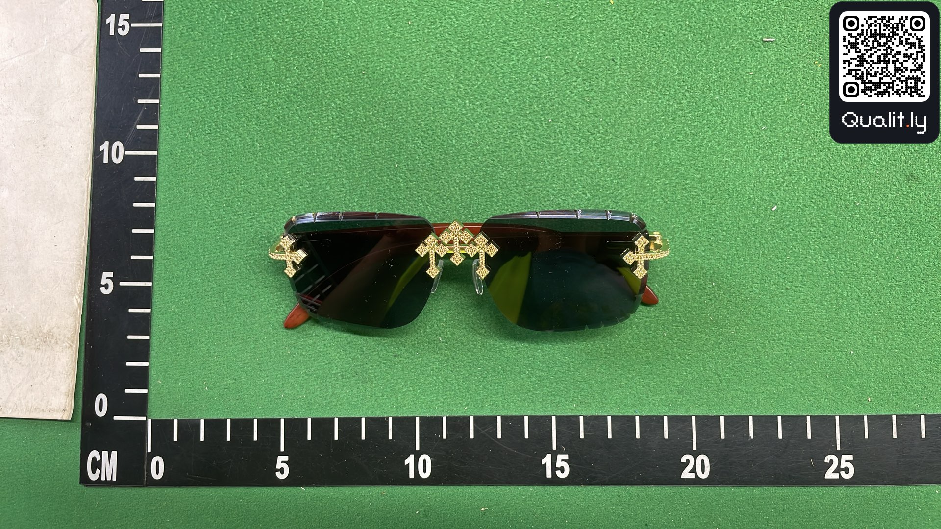 Sunglasses QC photo 3 of 12