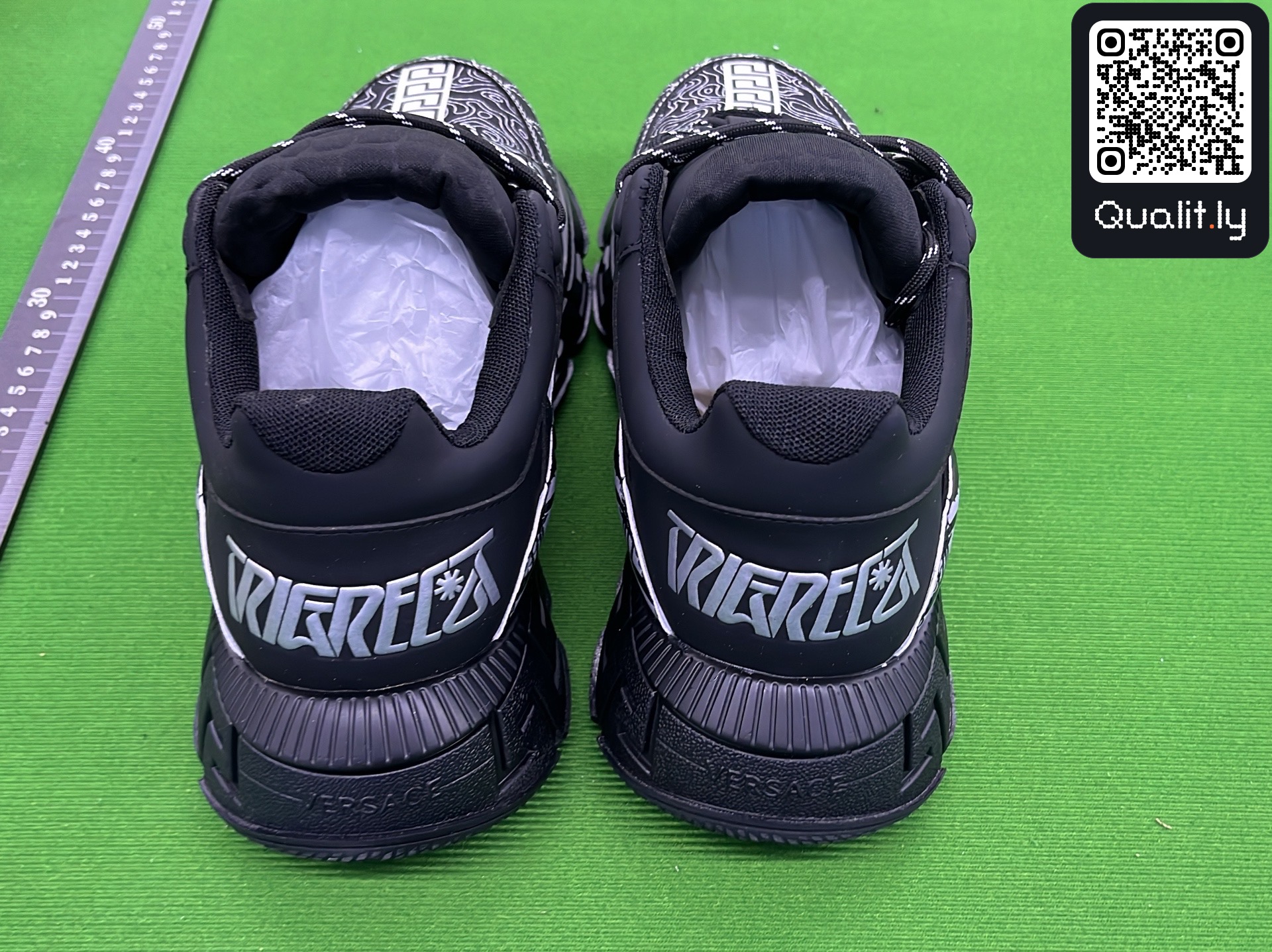 Sneakers QC photo 2 of 6