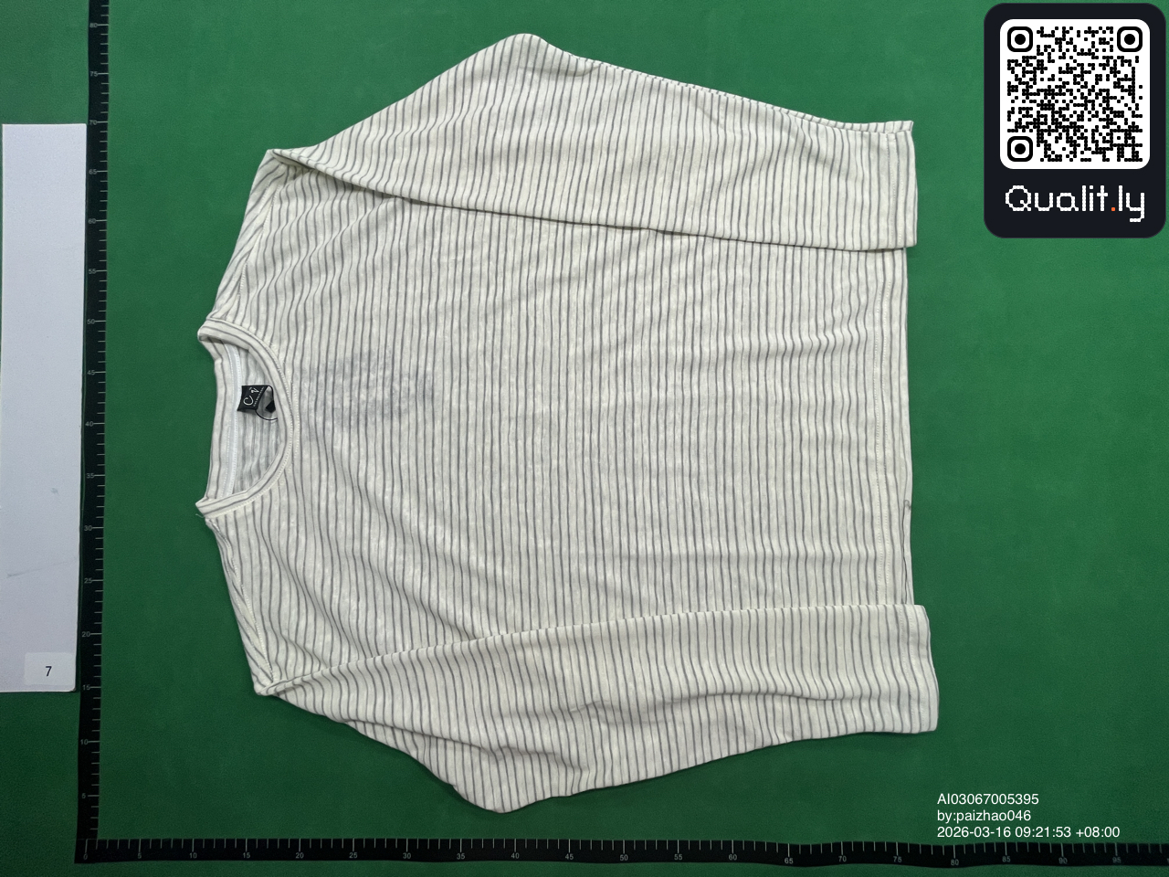 T-shirt — foto QC 3 de 11