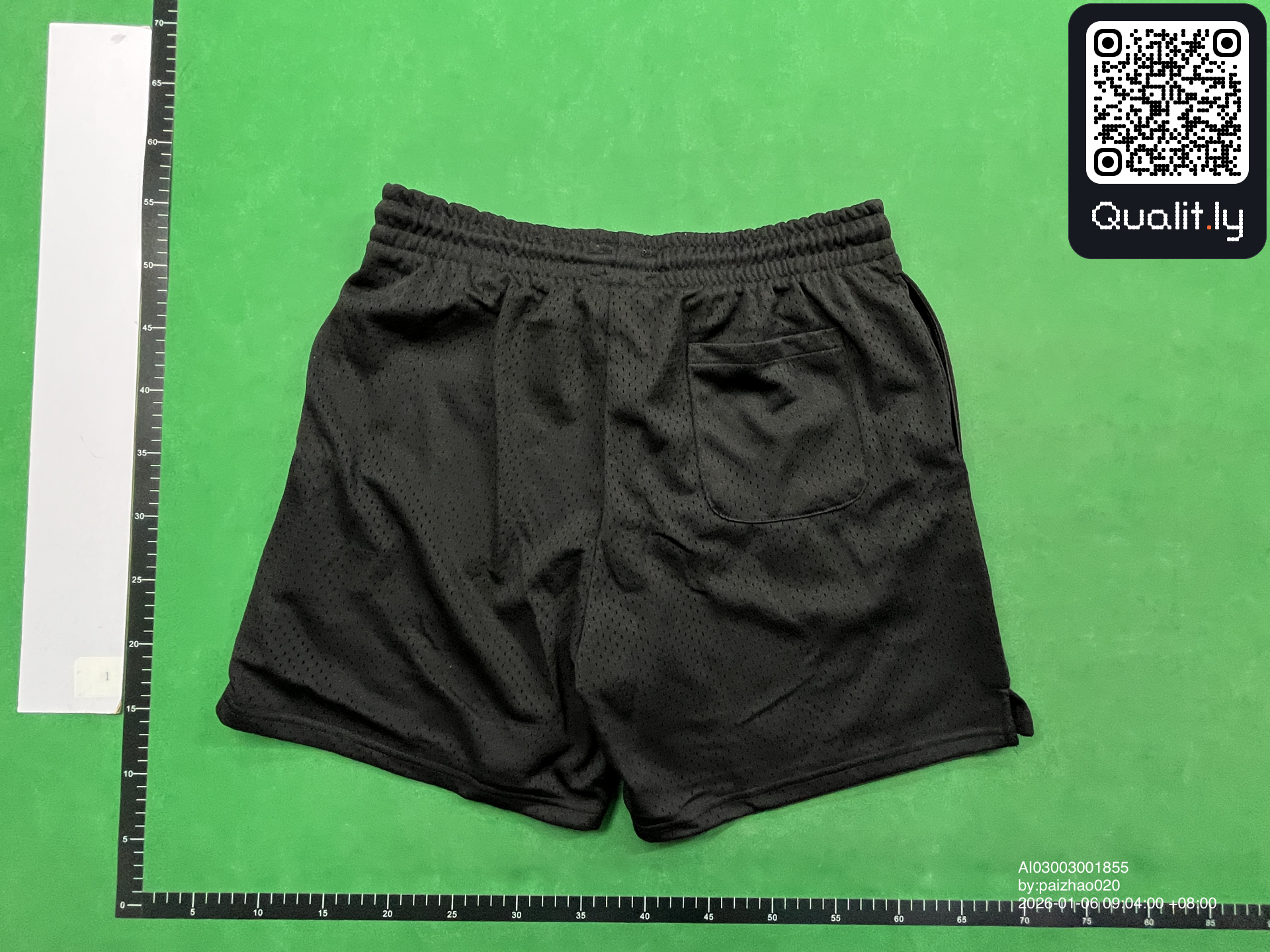 Shorts QC photo 2 of 26
