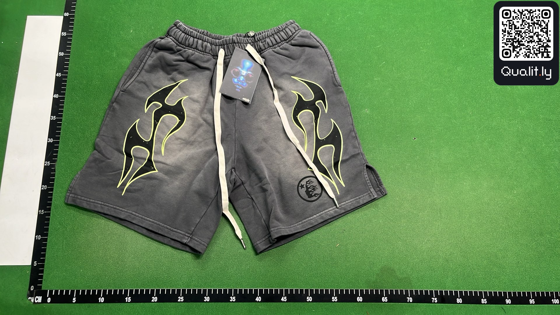Shorts QC photo 2 of 331