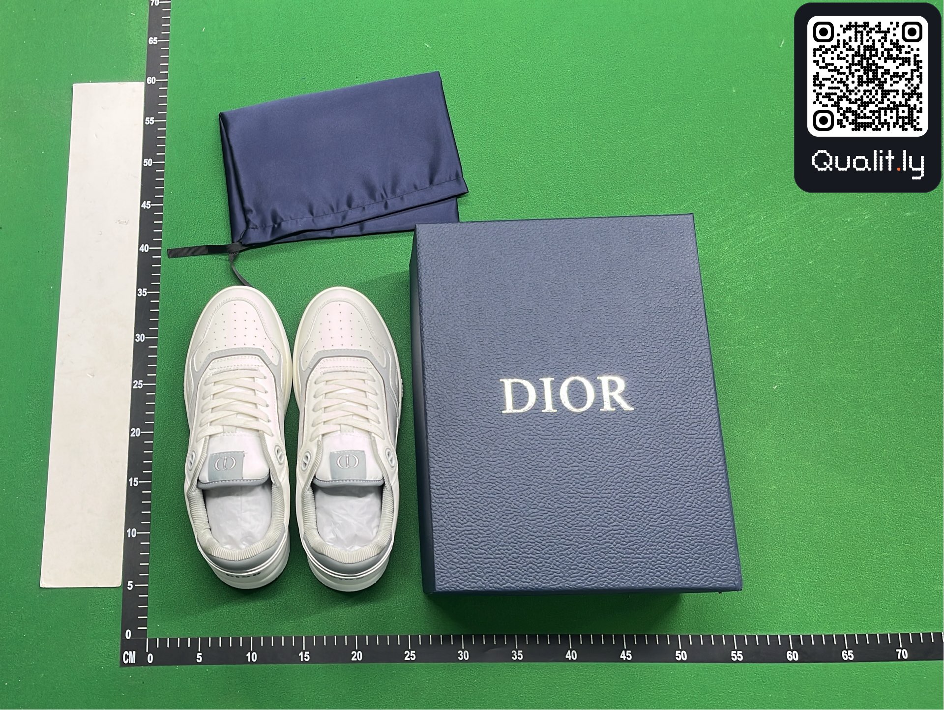Sneakers QC photo 1 of 16