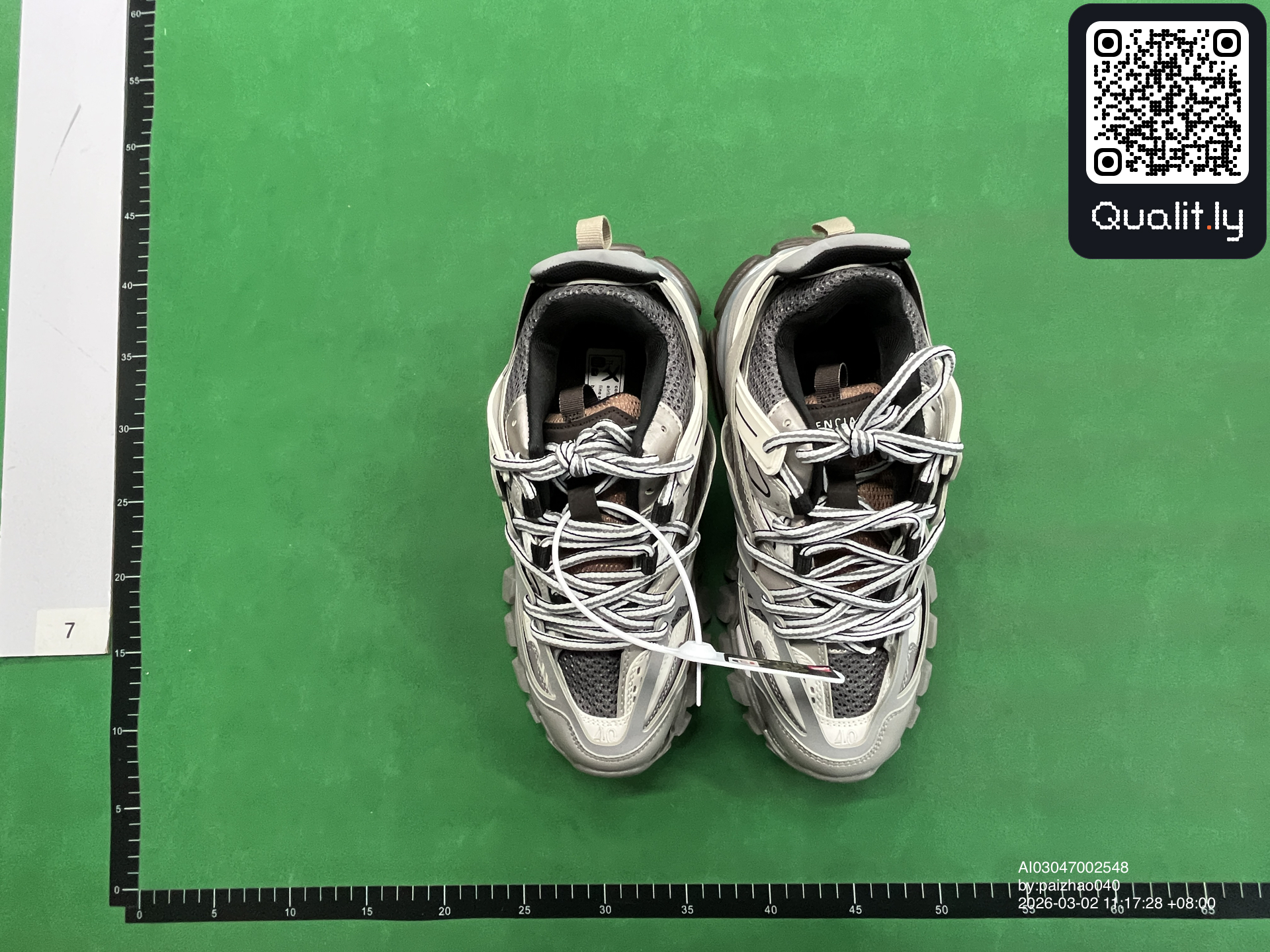 Sneaker — QC-Foto 1 von 6