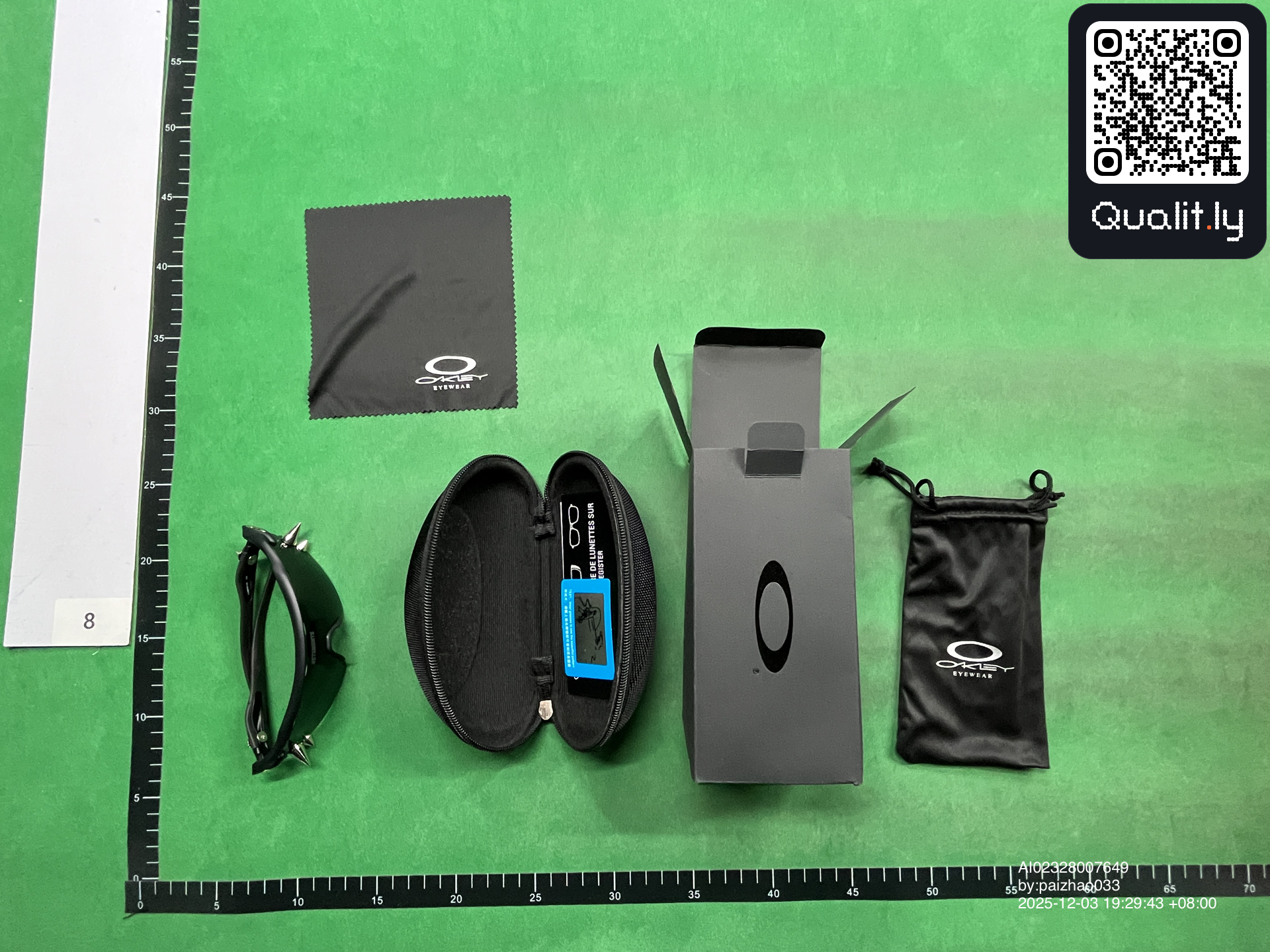 Sunglasses QC photo 1 of 6