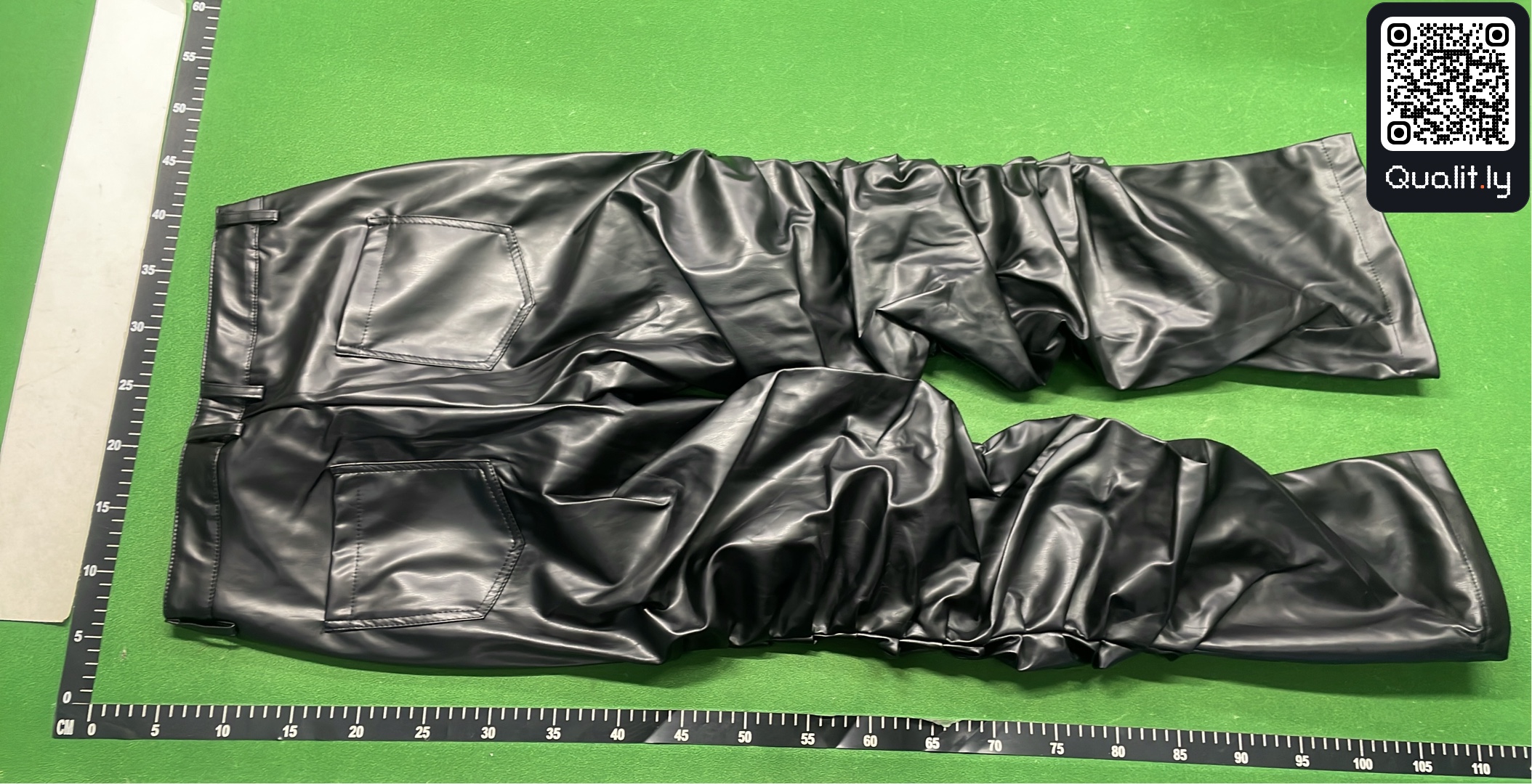 Pantaloni — foto QC 3 di 4