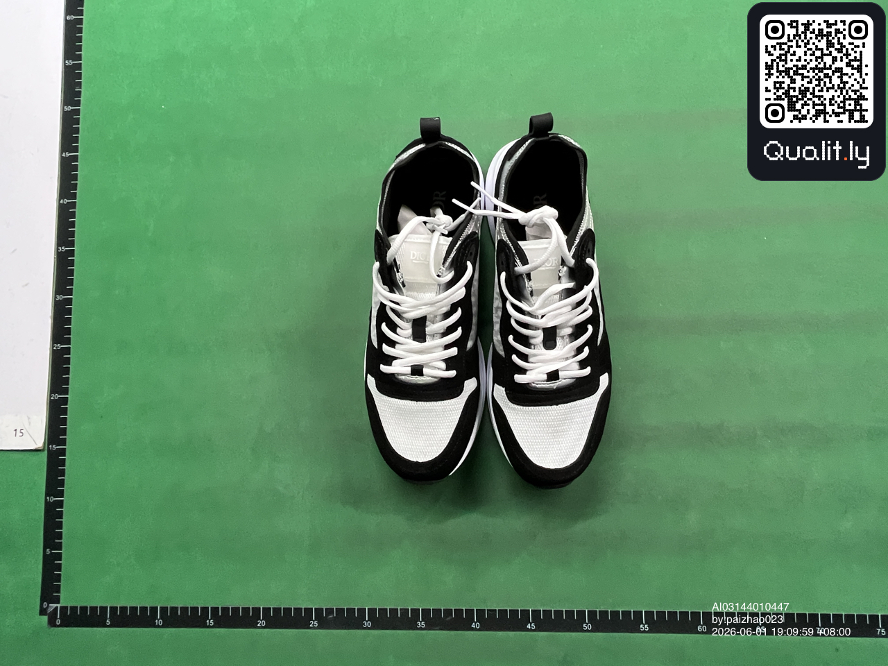 Sneakers QC photo 1 of 6