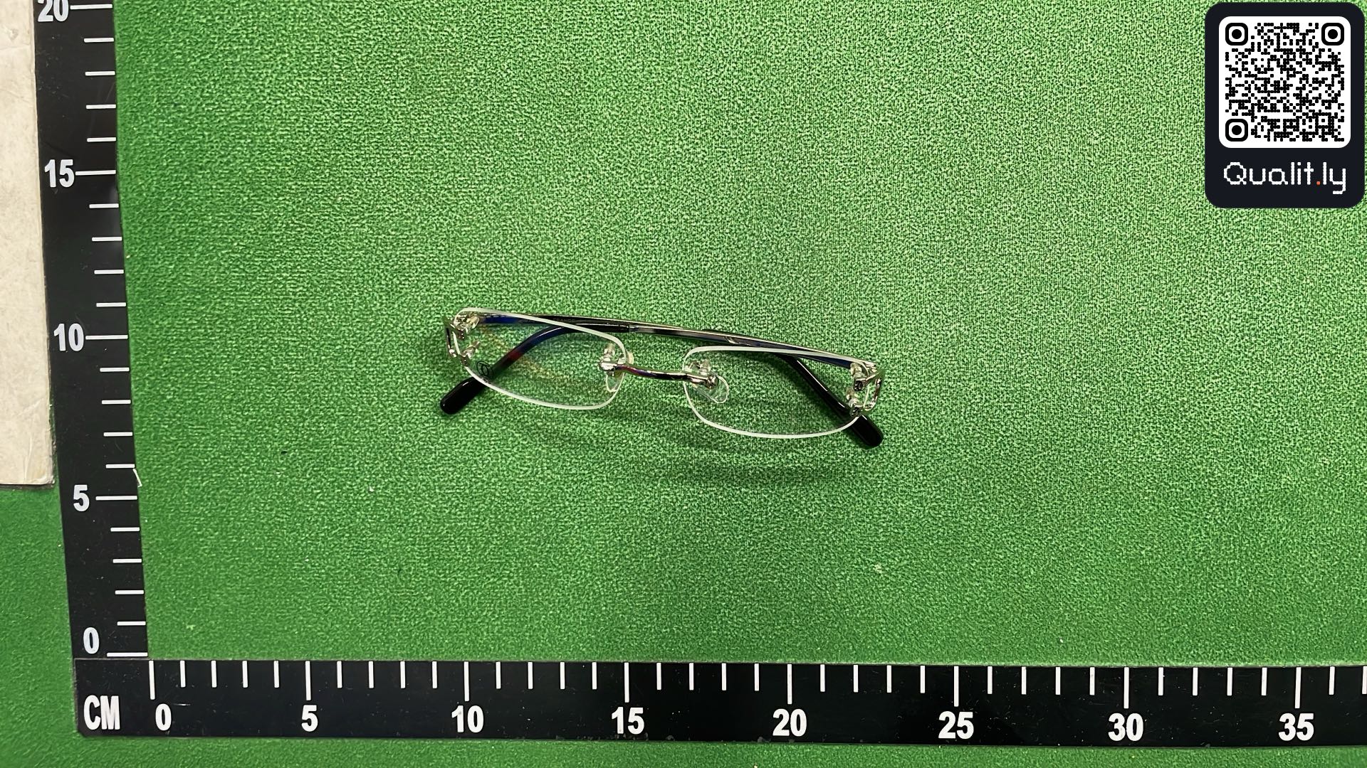 Sunglasses QC photo 1 of 26