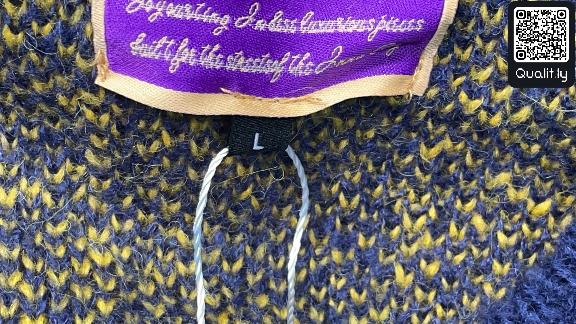 Pull — photo QC 1 sur 8
