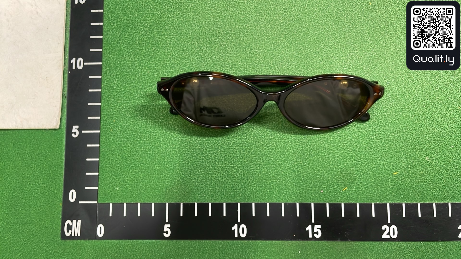 太阳镜 QC 照片 1 / 3