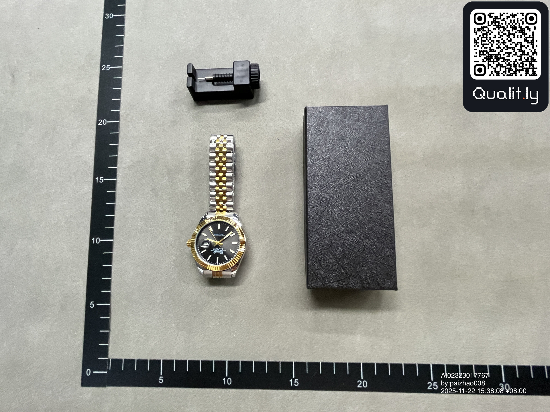 Horloge — QC-foto 1 van 6