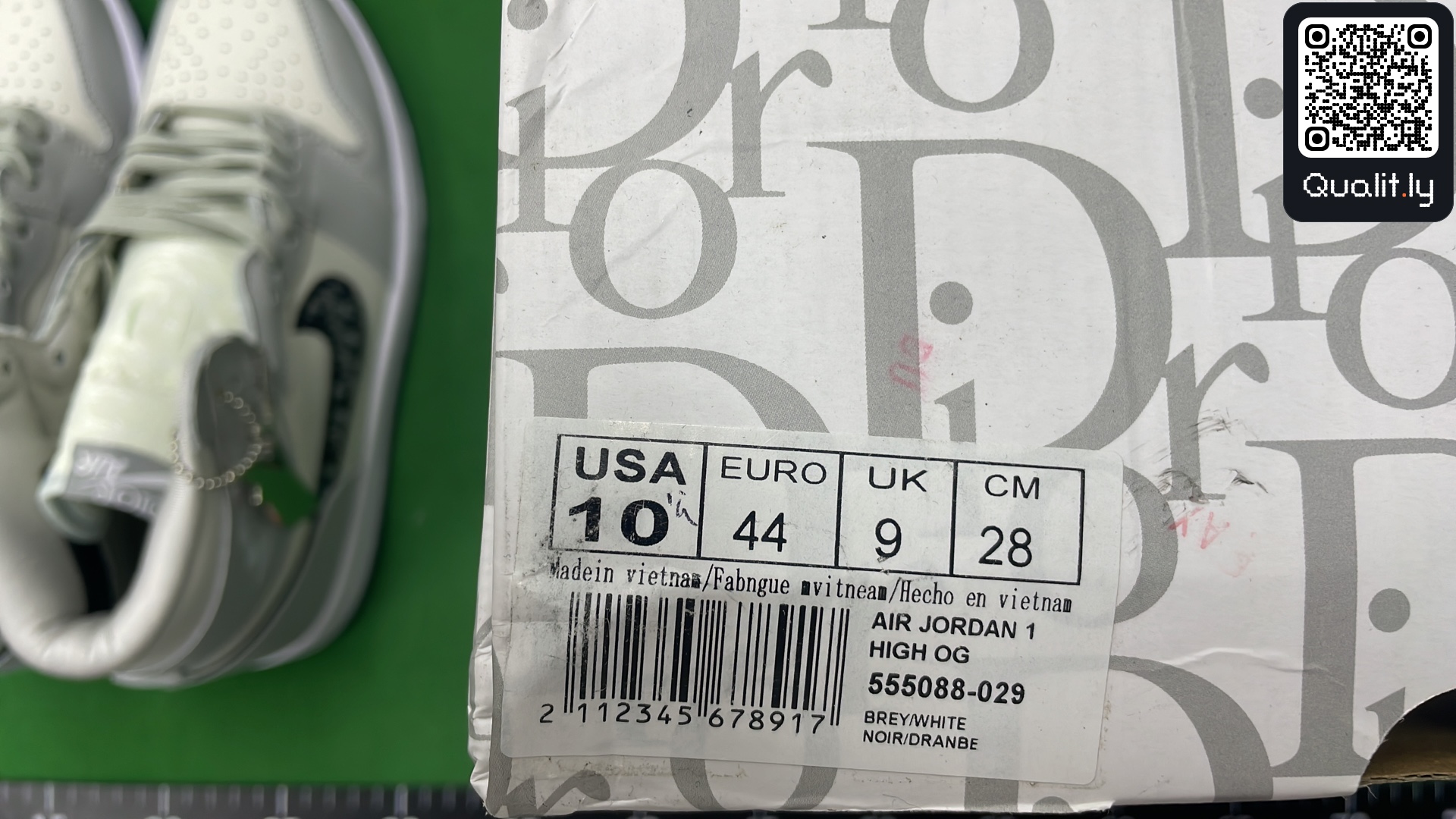 Sneakers QC photo 2 of 50