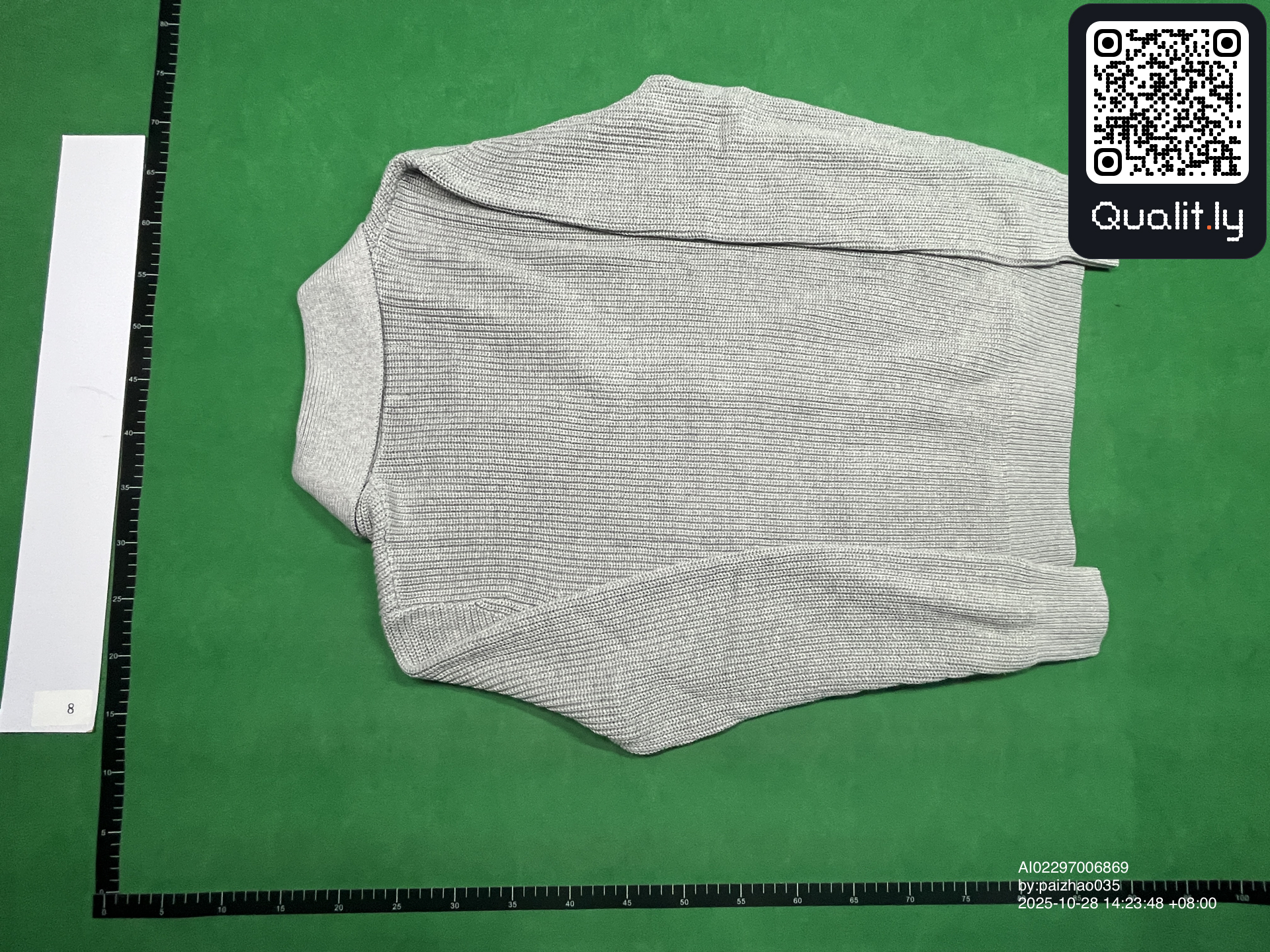 Sweter — zdjęcie QC 2 z 4
