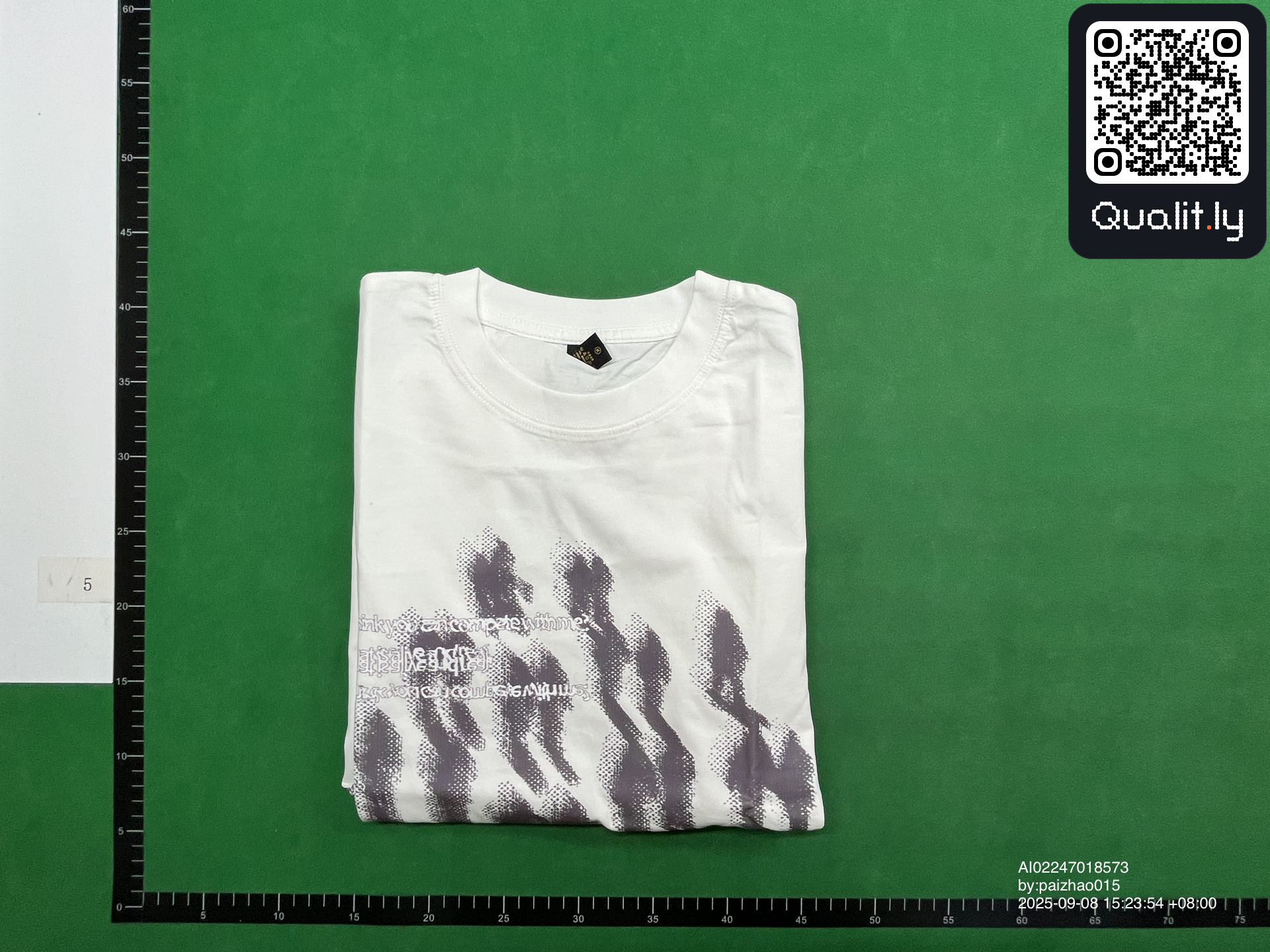 T-shirt — foto QC 1 de 4