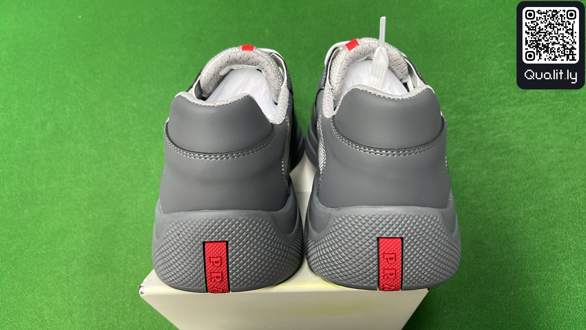 Sneakers — QC-foto 3 van 130