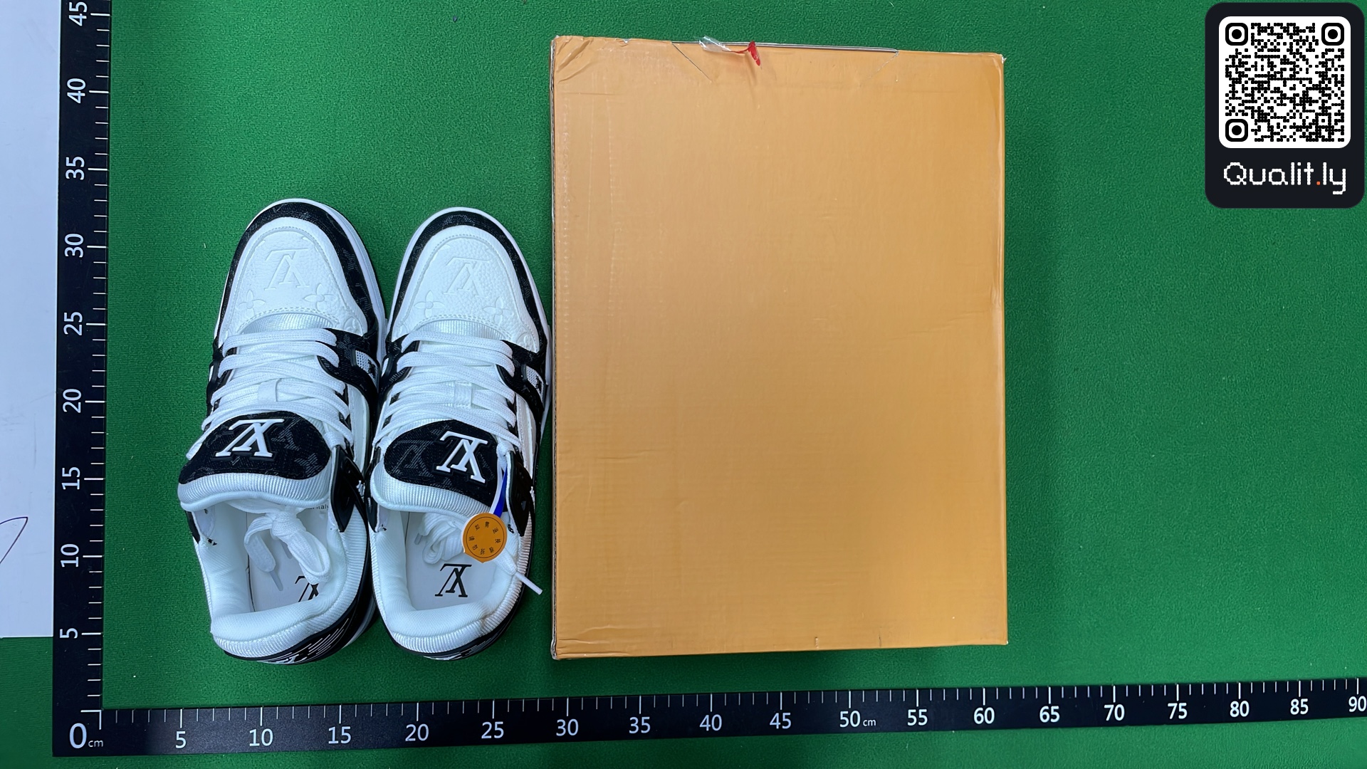 Sneakers QC photo 1 of 12