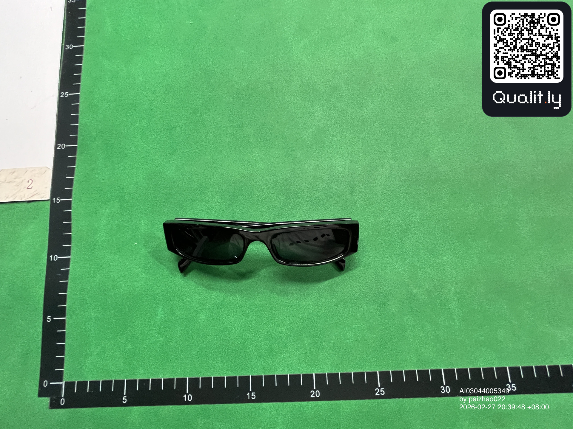 Sonnenbrille — QC-Foto 3 von 18