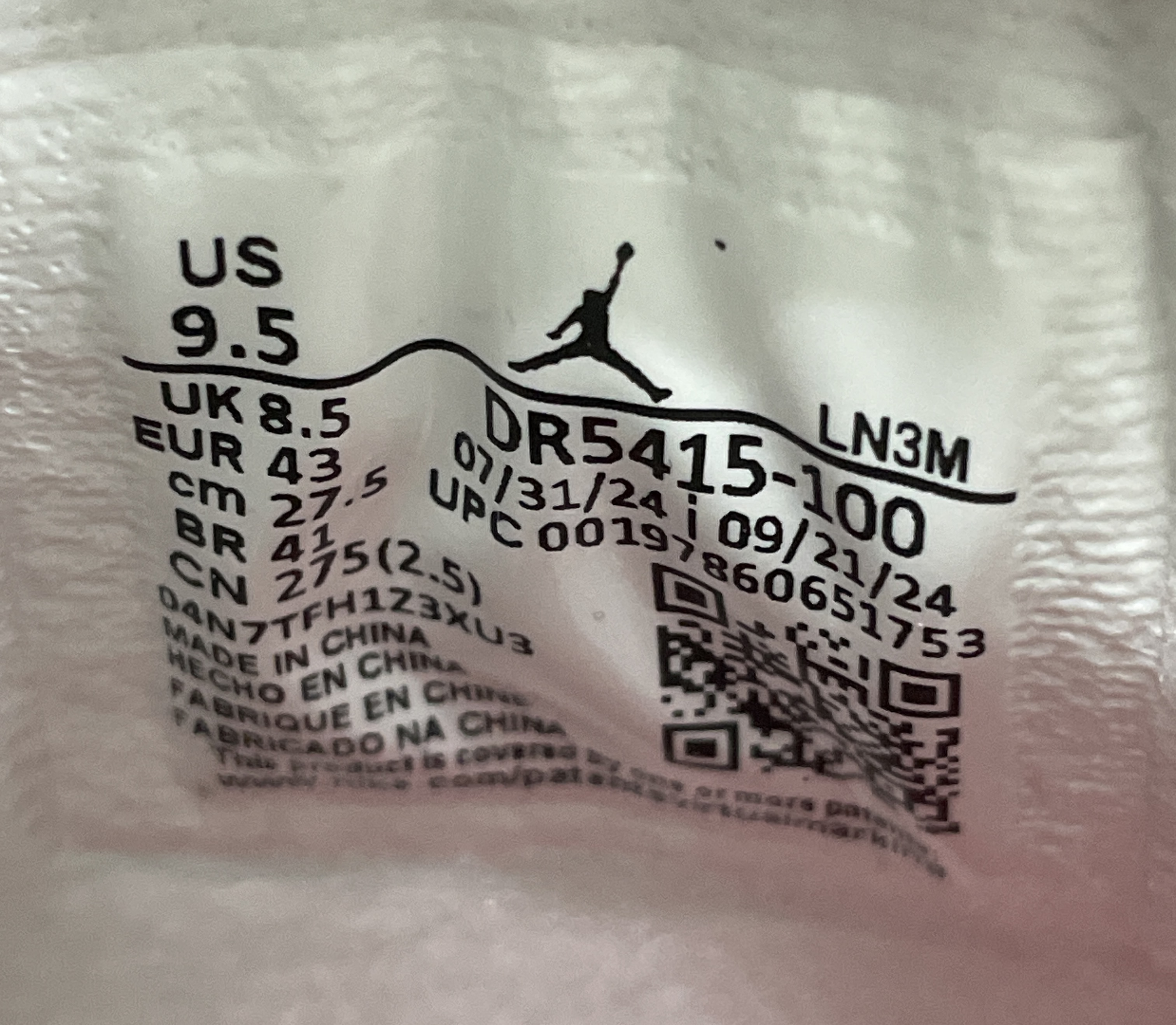 Sneakers QC photo 1 of 95
