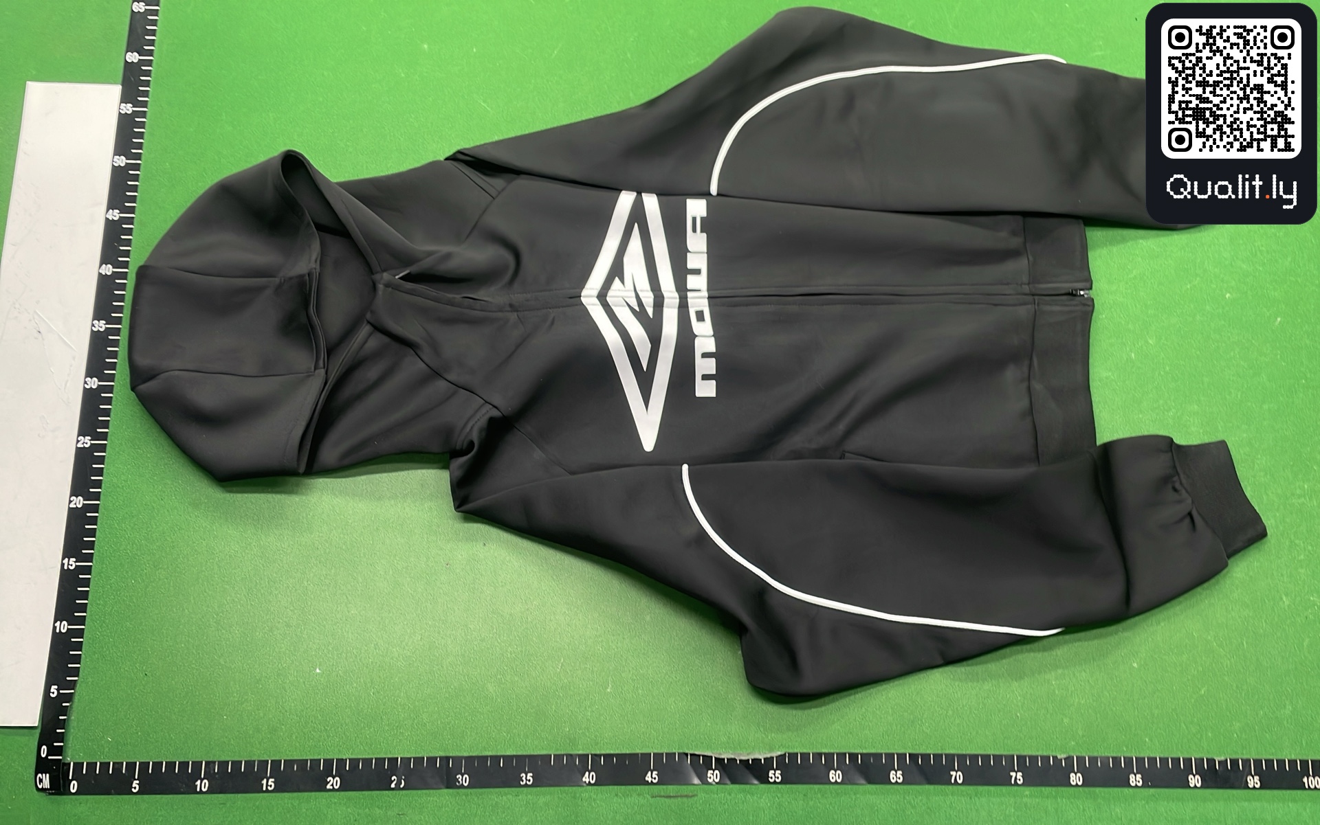 Sweat — photo QC 2 sur 4