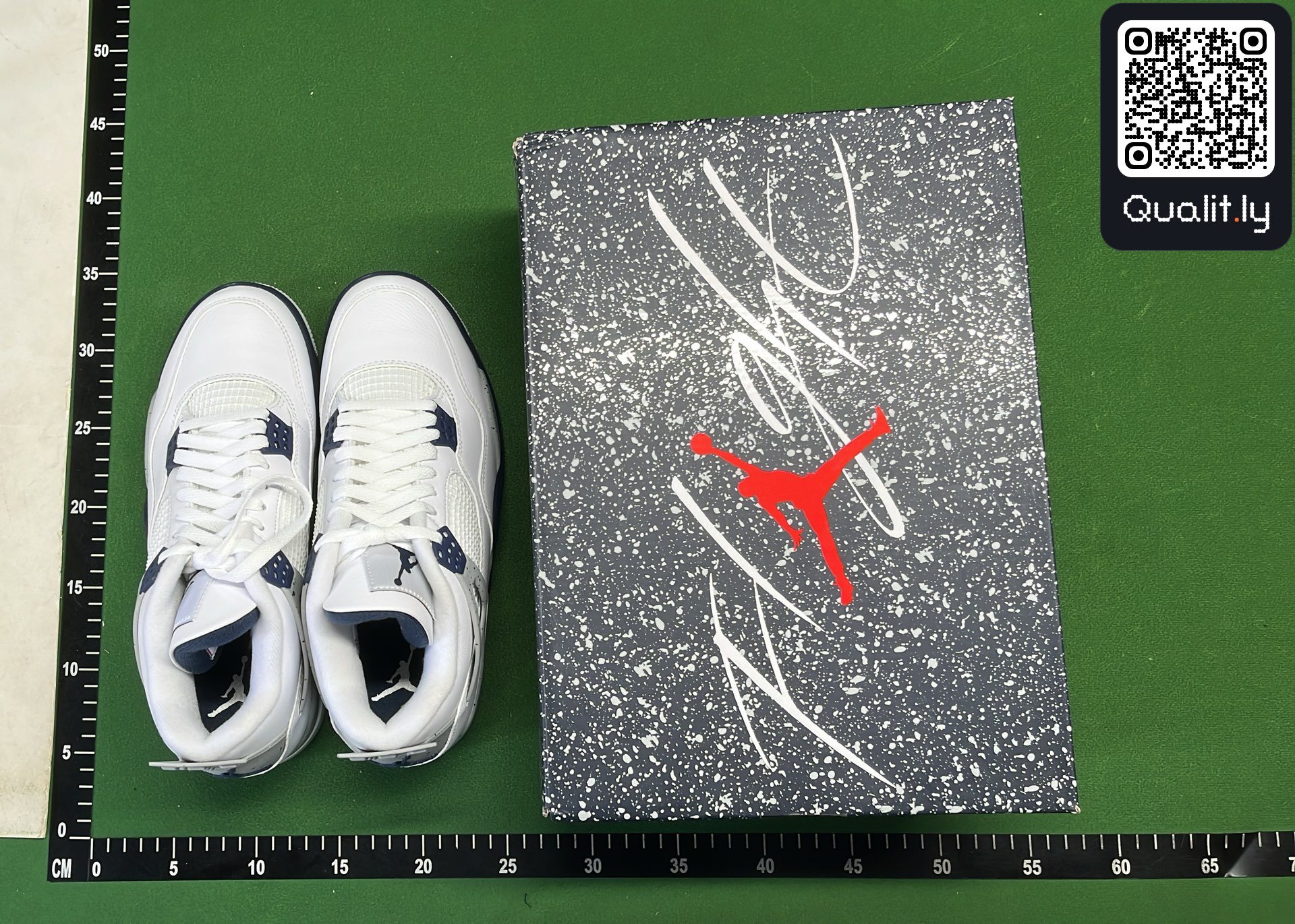 Sneakers QC photo 1 of 164