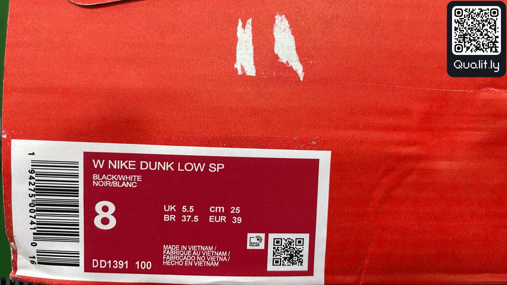 Sneakers QC photo 2 of 12