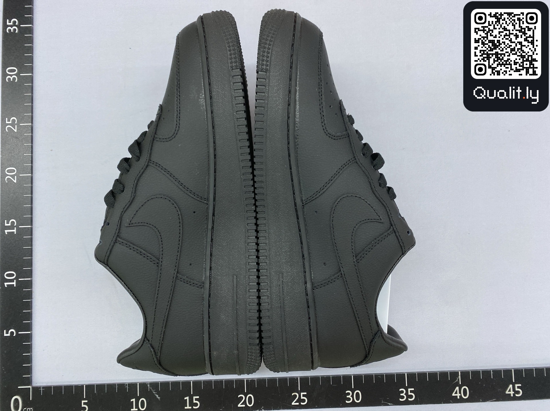 Sneakers QC photo 3 of 6