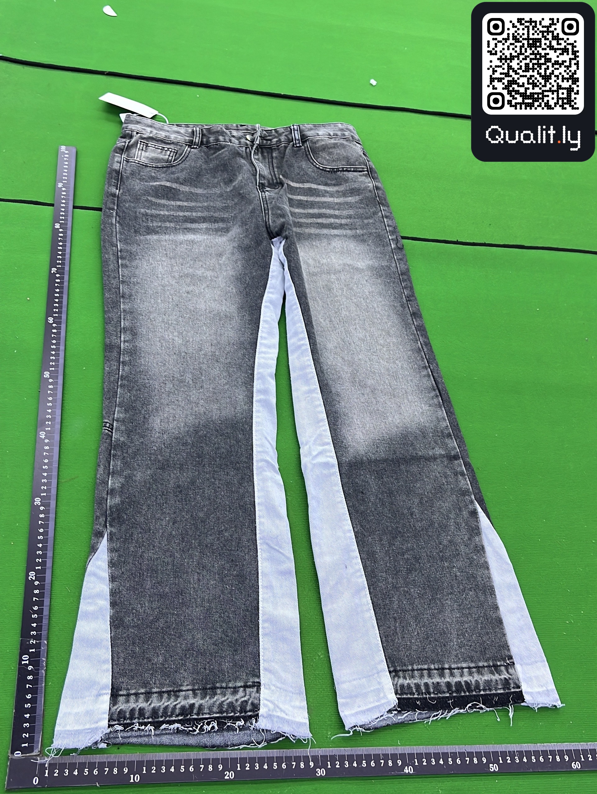 Jean — photo QC 3 sur 144