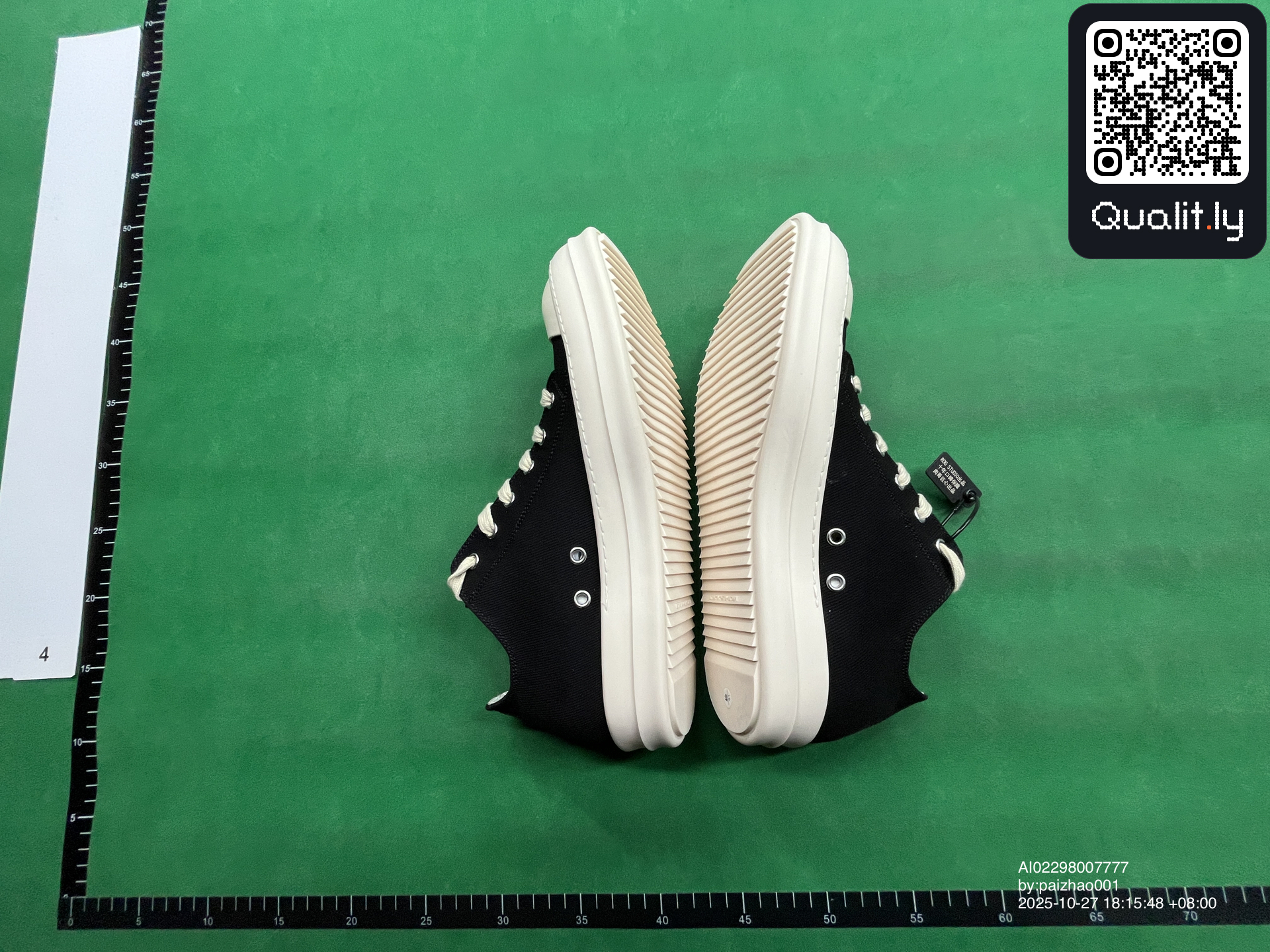 Sneakers — foto QC 3 di 48