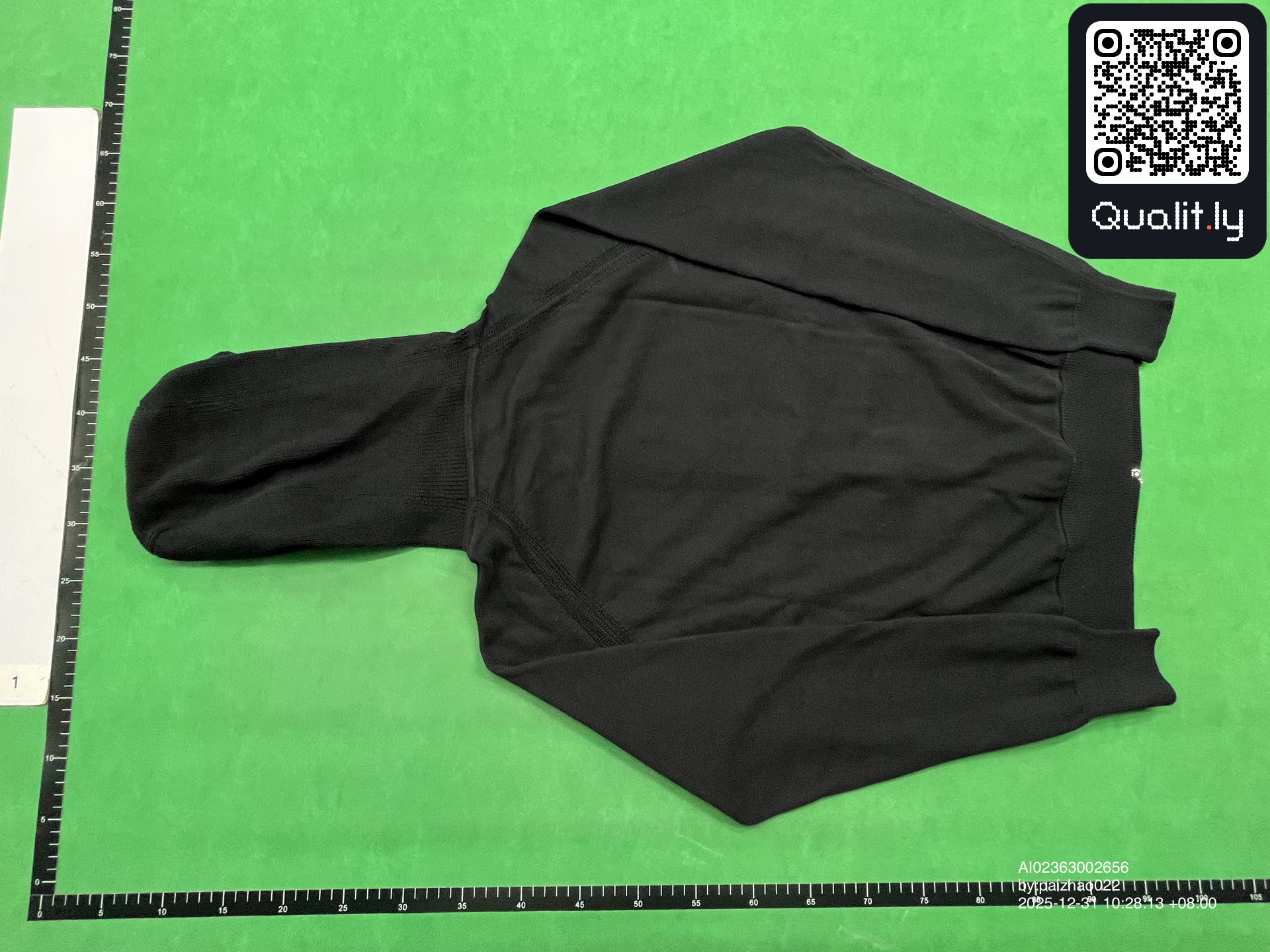 Hoodie — QC-Foto 2 von 4