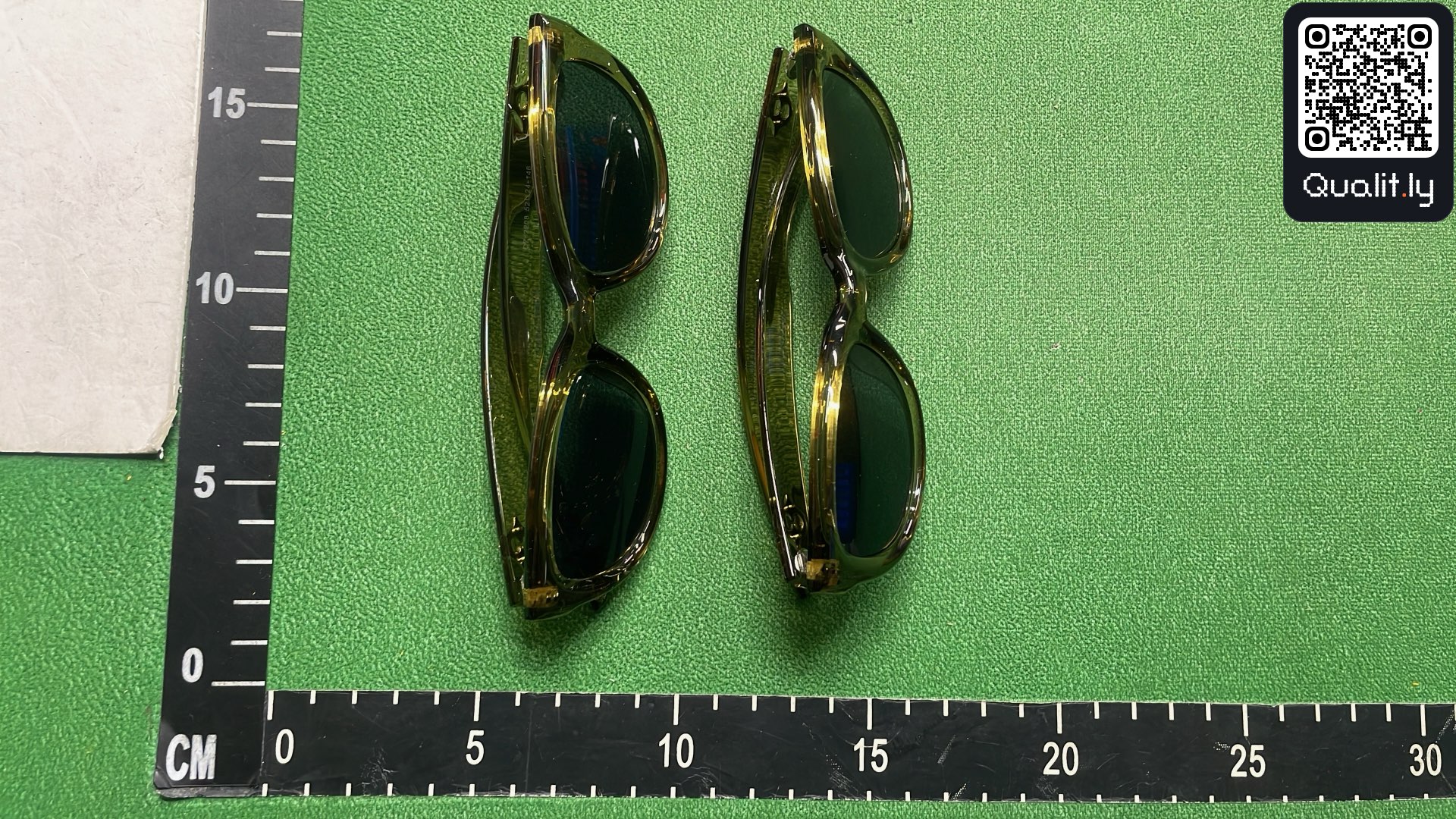 Lunettes de soleil — photo QC 3 sur 17