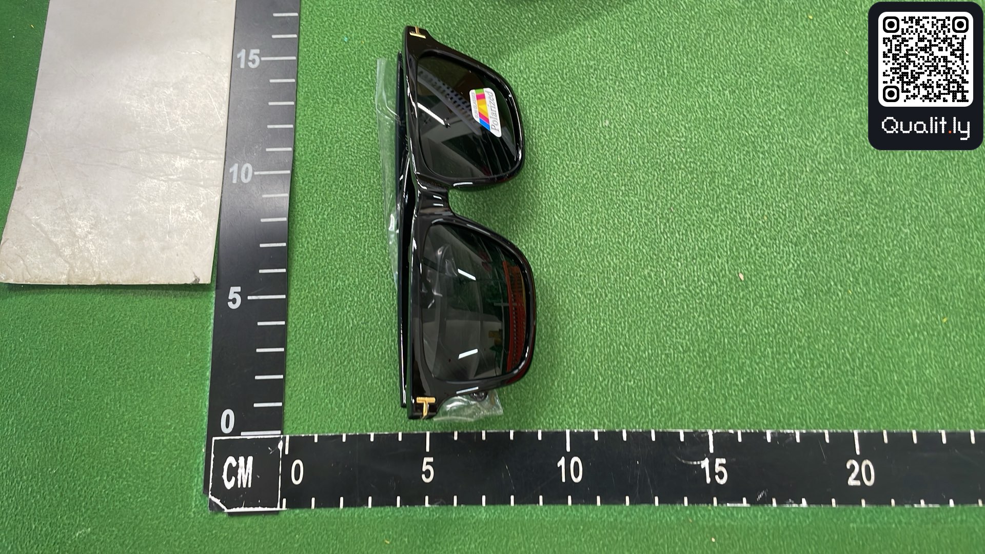 Occhiali da sole — foto QC 3 di 9