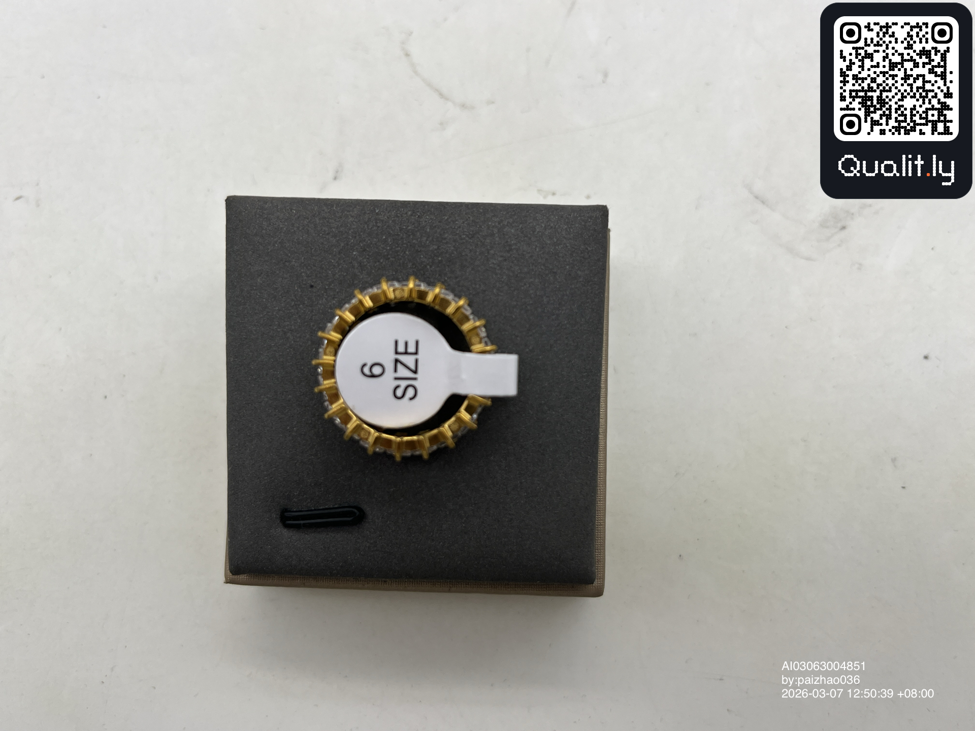 Gioiello — foto QC 3 di 3