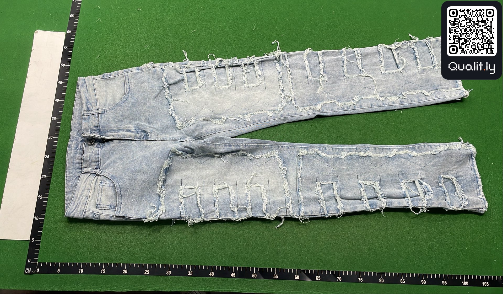 牛仔裤 QC 照片 3 / 4