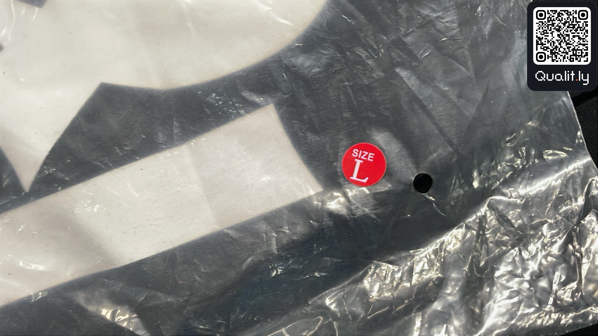 Tricou — fotografie QC 1 din 4