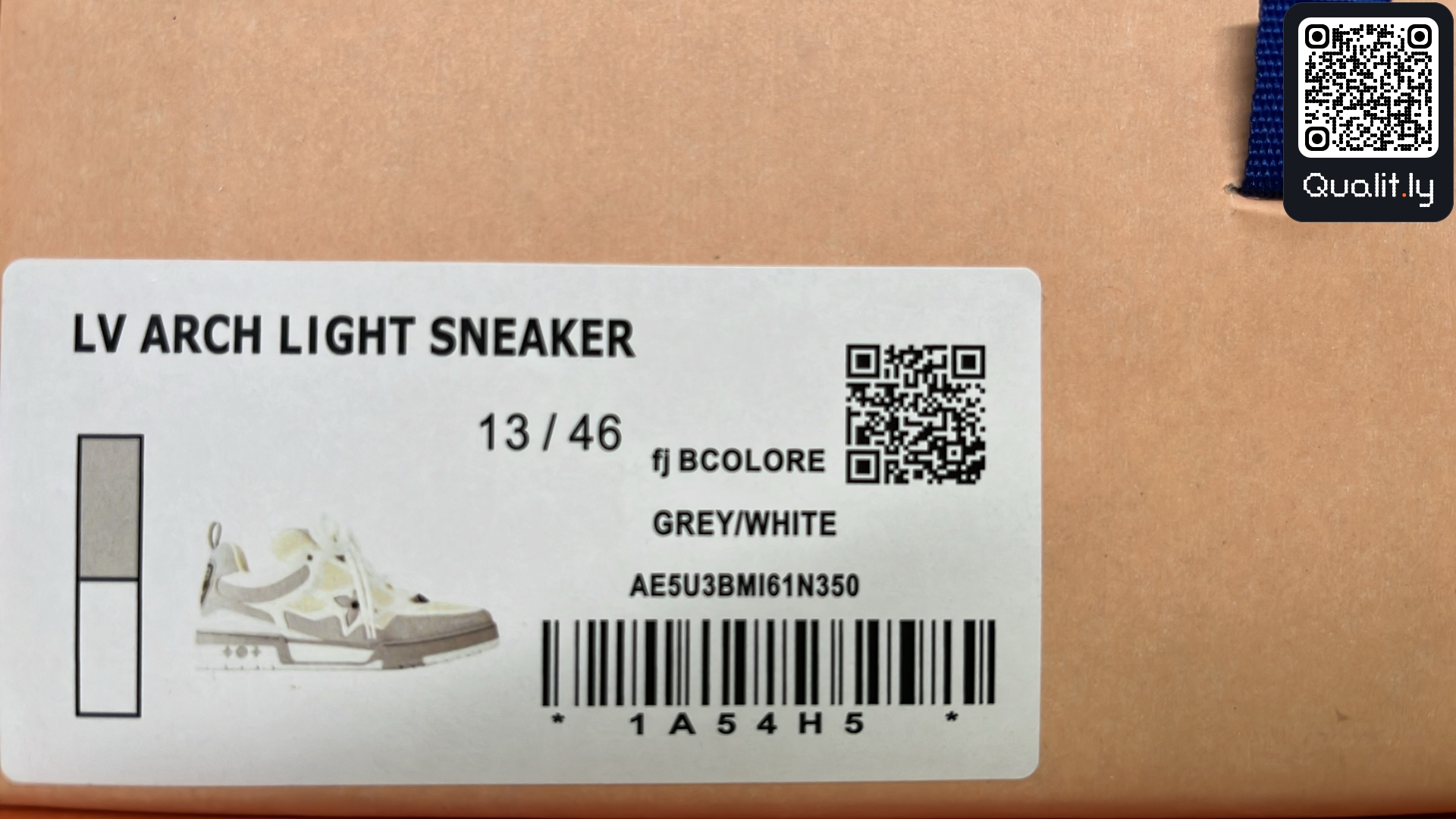 Sneakers QC photo 2 of 70
