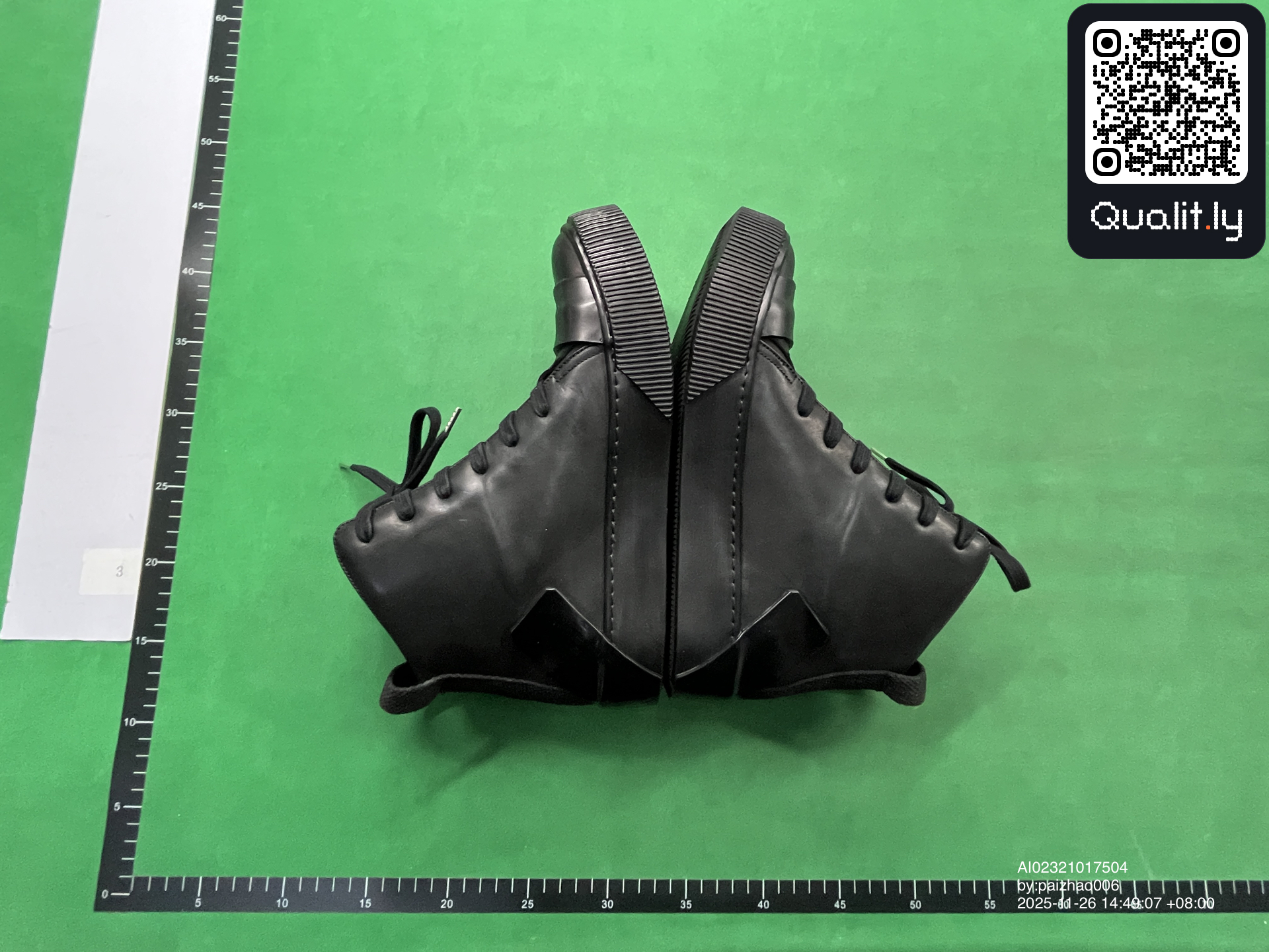Sneakers — foto QC 3 di 6