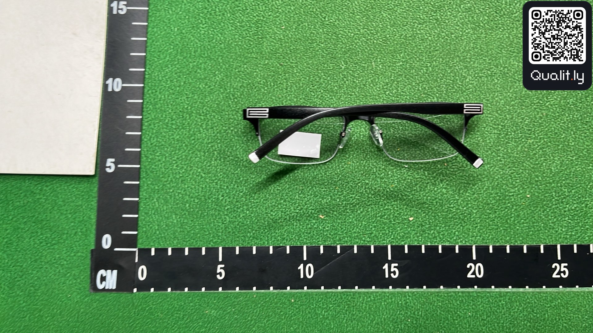 Occhiali da sole — foto QC 2 di 3