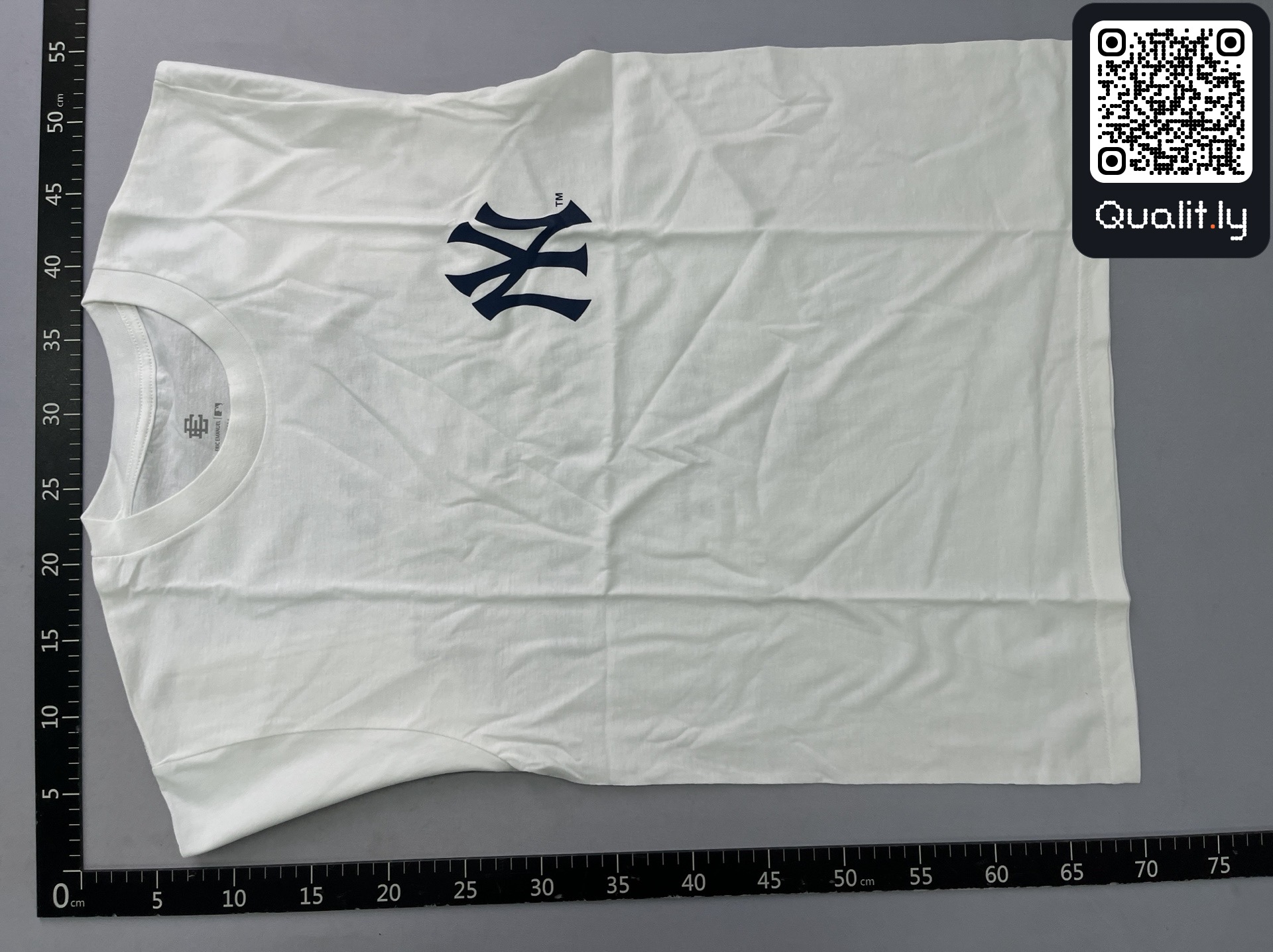 T-shirt — foto QC 3 di 131